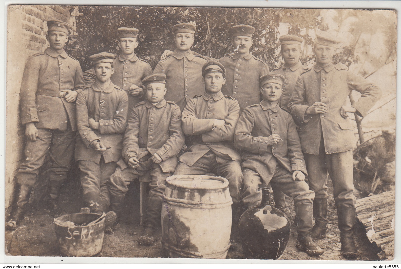 CPA Allemande-Miltaires Soldats Allemand Pose Photo Tonneau Grosse Bombonne 1916(guerre14-18)2scans - Guerre 1914-18