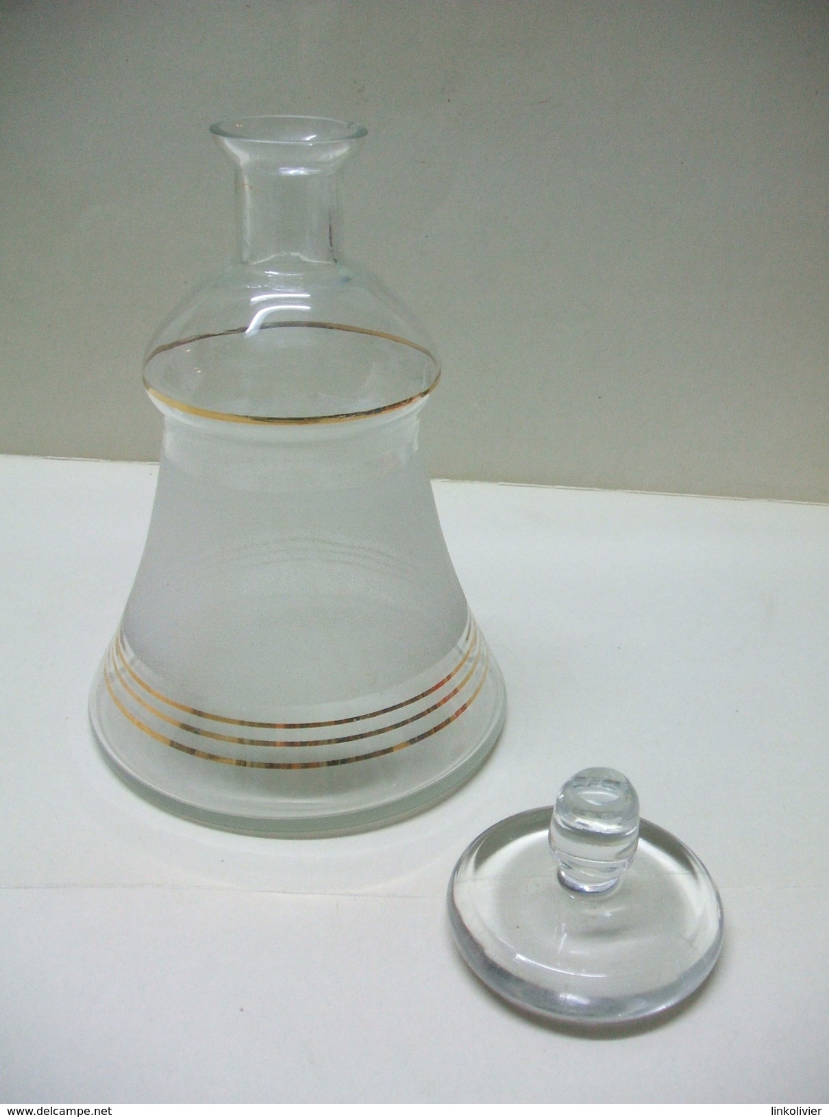 CARAFE à Vin En VERRE Forme Cloche Et Son Bouchon - Dorures, Verre Dépoli - Caraffe