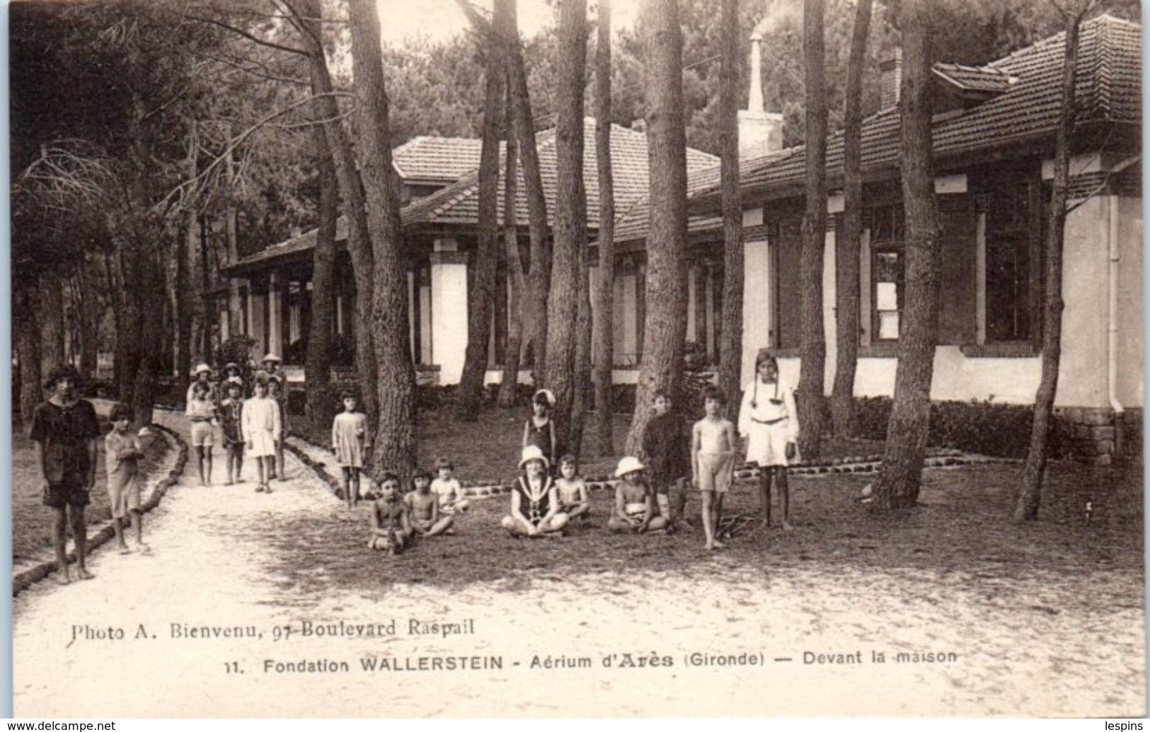 33 - ARES --  Fondation Wallerstein - Aérium - Devant La Maison - Arès