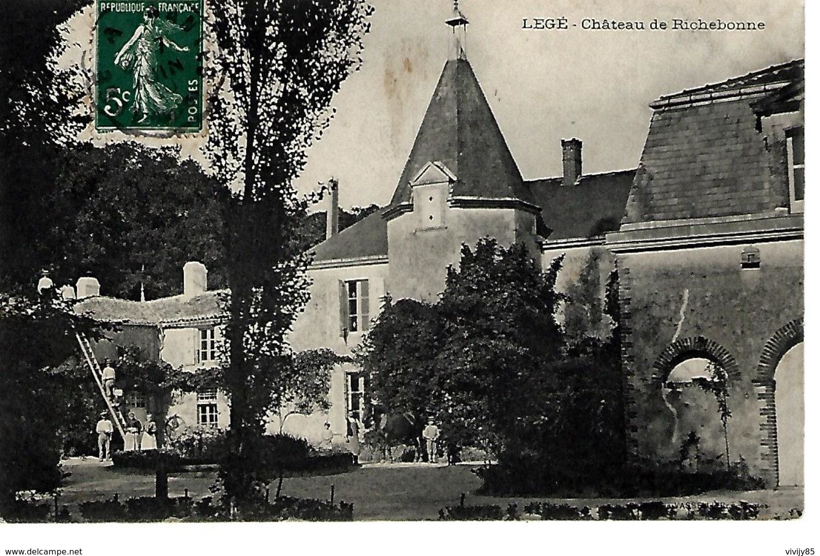 44 - LEGE - Belle Vue Animée Du Château De Richebonne - Legé