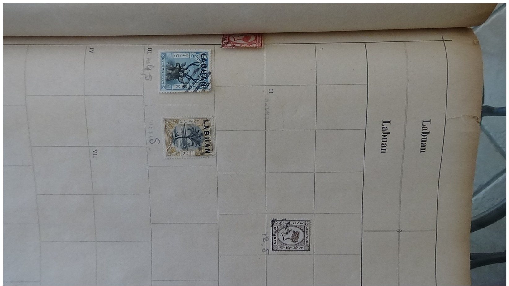 1er timbres de quelques pays du monde sur feuilles d'album. A saisir !!!