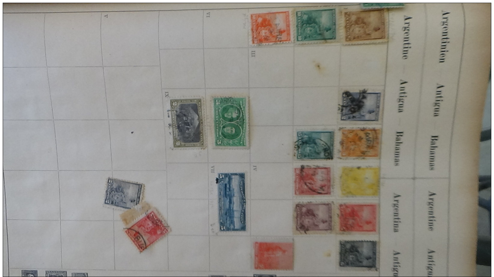 1er Timbres De Quelques Pays Du Monde Sur Feuilles D'album. A Saisir !!! - Collections (en Albums)