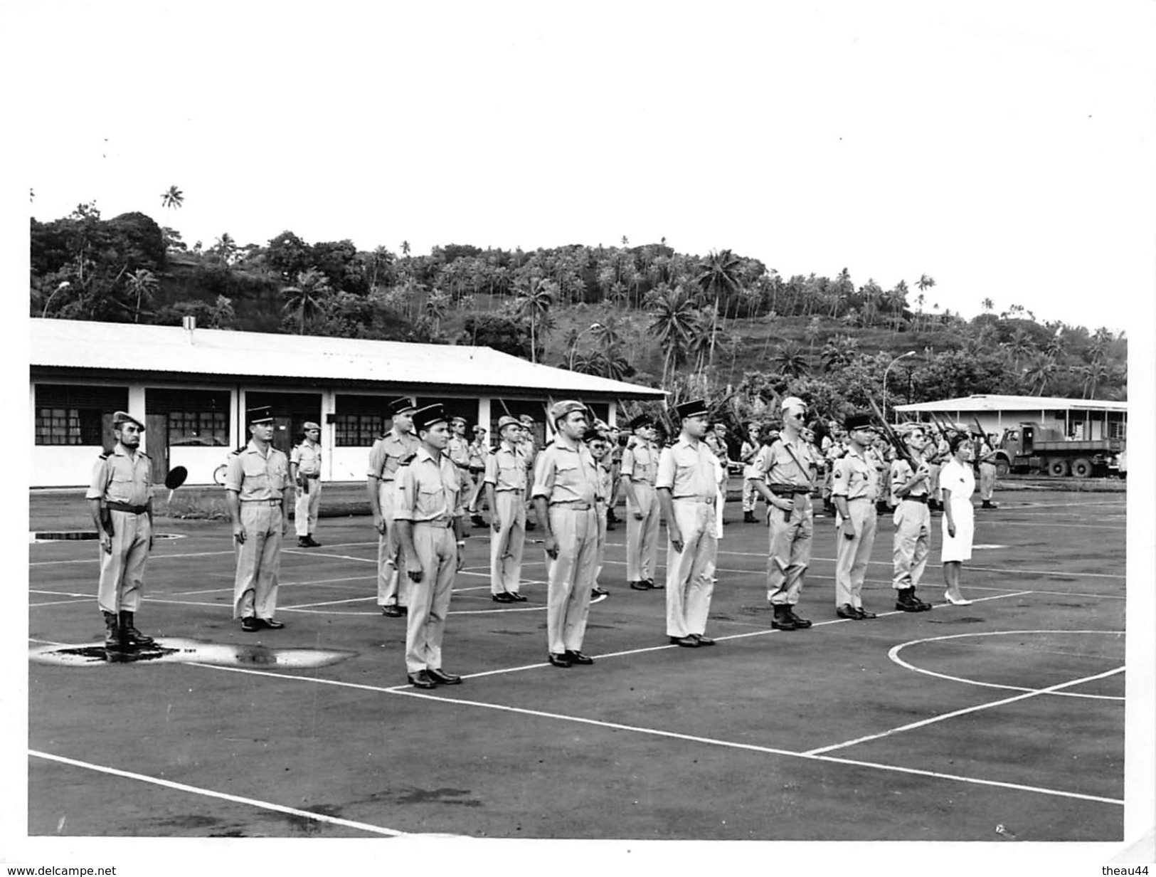 POLYNESIE FRANCAISE - TAHITI - PAPEETE - Cliché De Gendarmes Dans La Caserne à La Saint GABRIEL  -   Voir Description - Polynésie Française