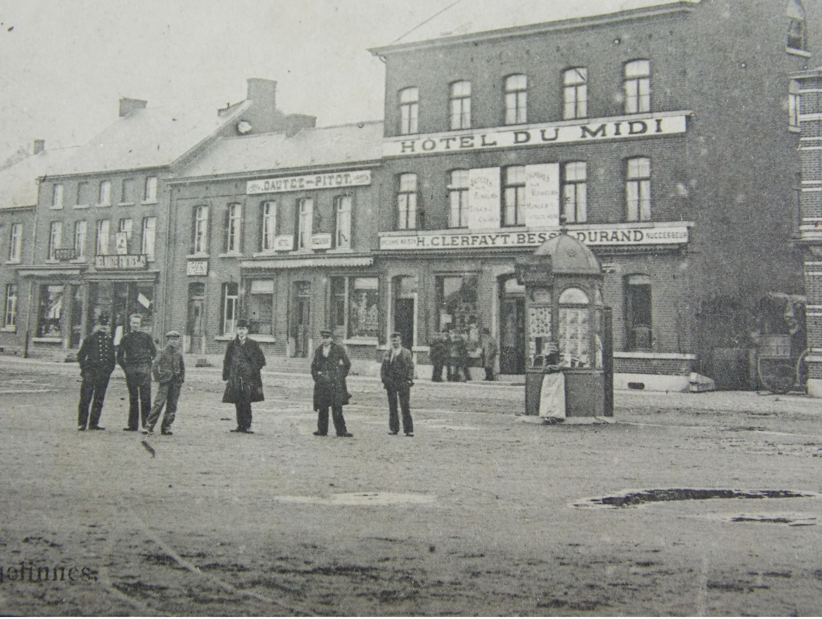 CPA Postcard - BELGIQUE - ERQUELINNES - Place De La Gare Hotel Du Midi - Erquelinnes