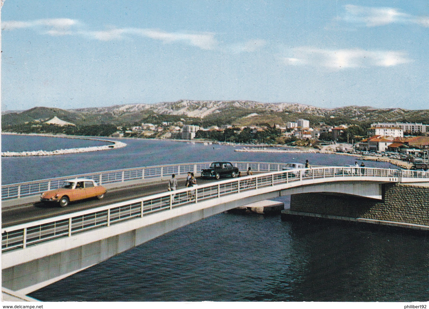 Martigues. Le Nouveau Pont. Dans Le Fond, Le Quartier Sainte-Anne. Automobiles Citroën DS, Peugeot 403. - Martigues