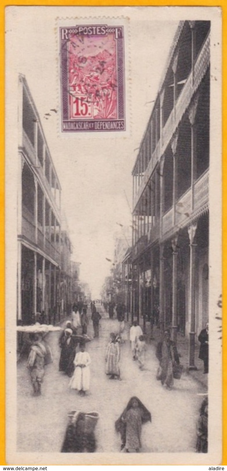 1924 - CP De Majunga Postée à Tamatave Vers Saint Nazaire - Affrt 15 C - Vue Une Rue De Suez, Egypte - Format Inhabituel - Lettres & Documents