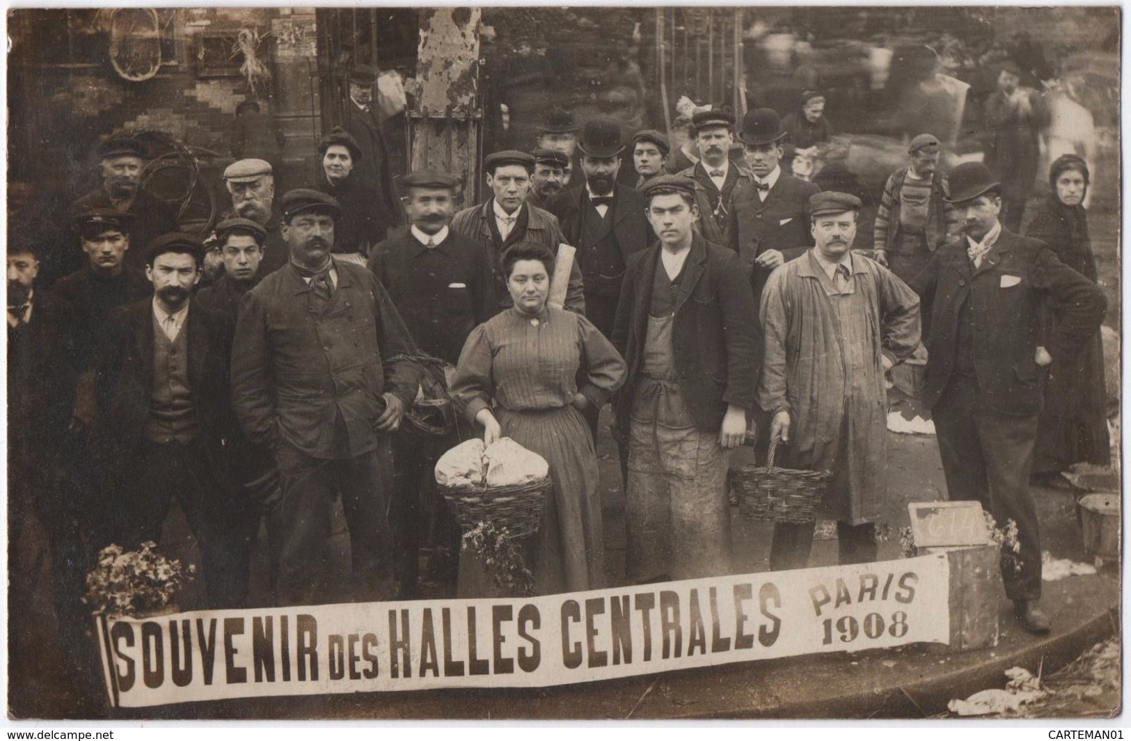 PARIS 1908 - SOUVENIR DES HALLES CENTRALES -  (CARTE PHOTO) - Autres & Non Classés