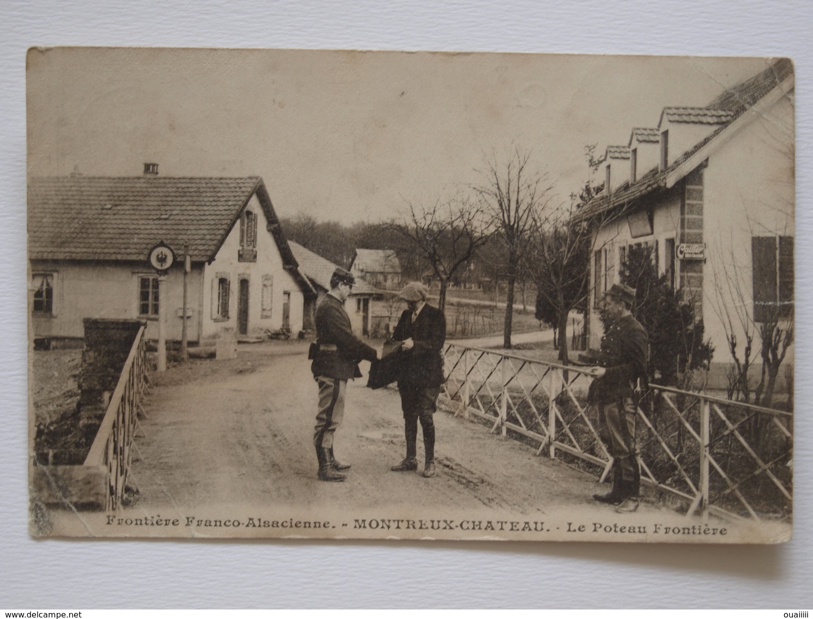 Cpa, Trés Belle Carte, Vue Animée, Frontière Franco Alsacienne, Montreux-Chateau, Le Poteau Frontière - Autres & Non Classés