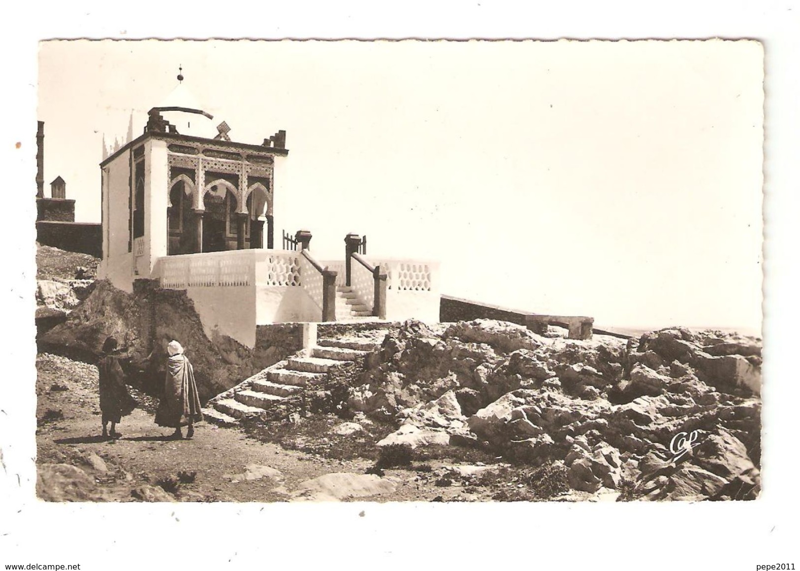 CPA Algérie LAGHOUAT Kouba Sidi Sbdelkader Djilali Animation Monument  1958 Peu Commune - Laghouat