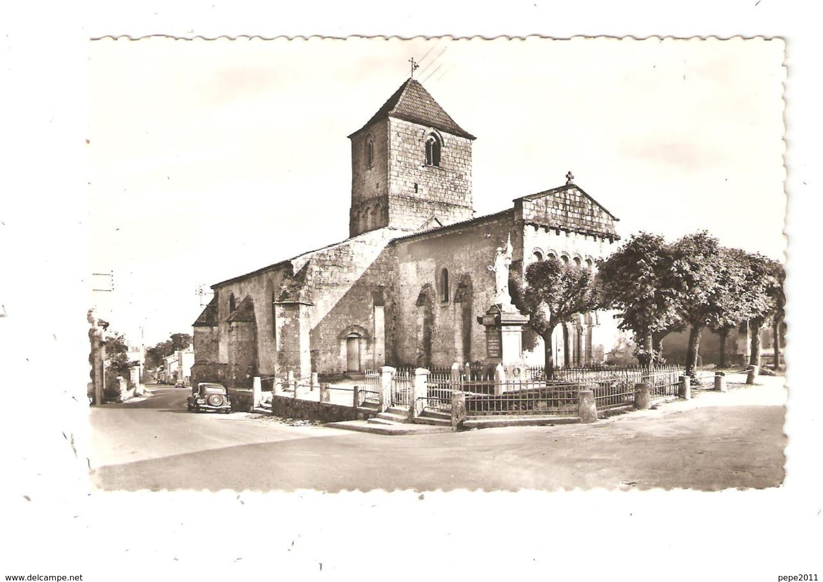 CPSM 17 LORIGNAC Eglise Monument Voiture - Other & Unclassified