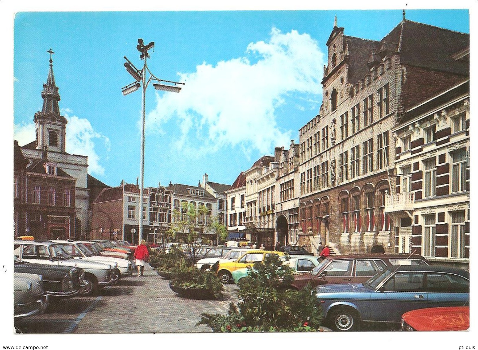 BERGEN OP ZOOM - Grote Markt Met Stadhuis / Grand Marché Et Mairie - (Grüber) - Bergen Op Zoom