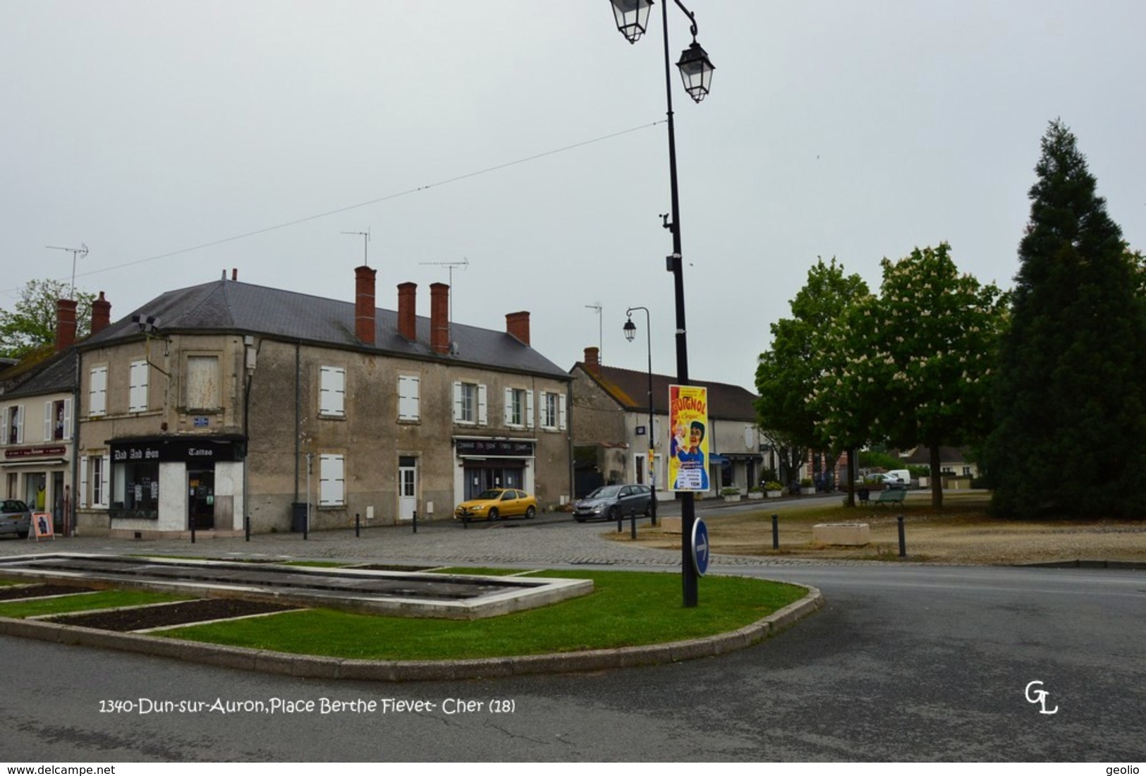Dun-sur-Auron (18)-Place Berthe Fievet (Edition à Tirage Limité) - Dun-sur-Auron