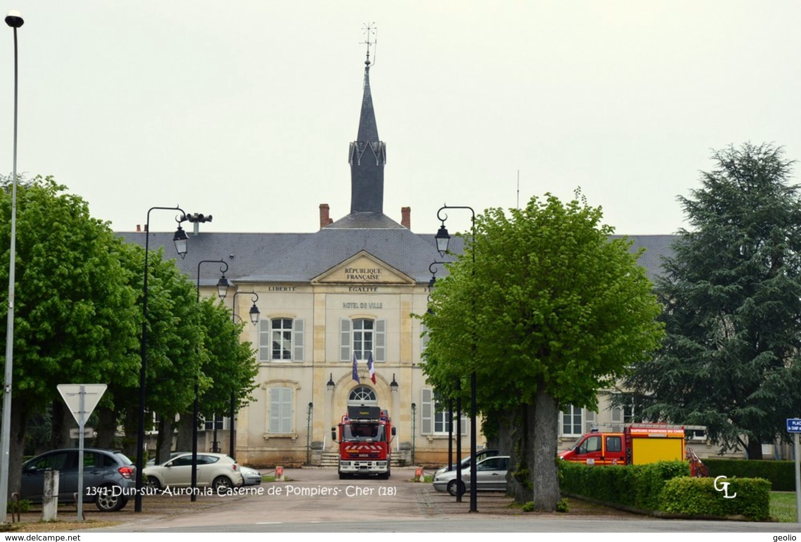 Dun-sur-Auron (18)-la Caserne De Pompiers (Edition à Tirage Limité) - Dun-sur-Auron