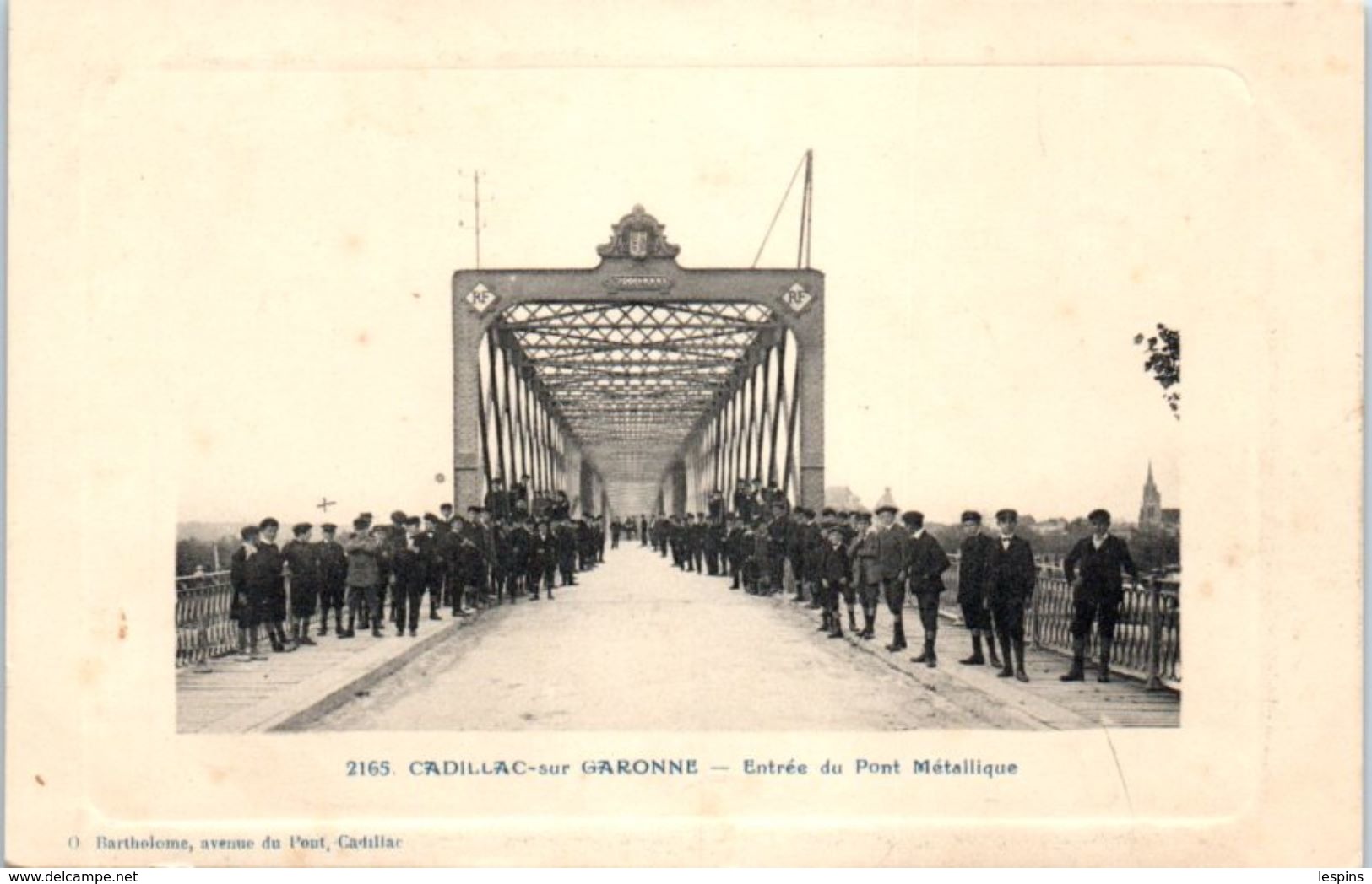 33 - CADILLAC Sur GARONNE -- Entrée Du Pont Métallique - Cadillac