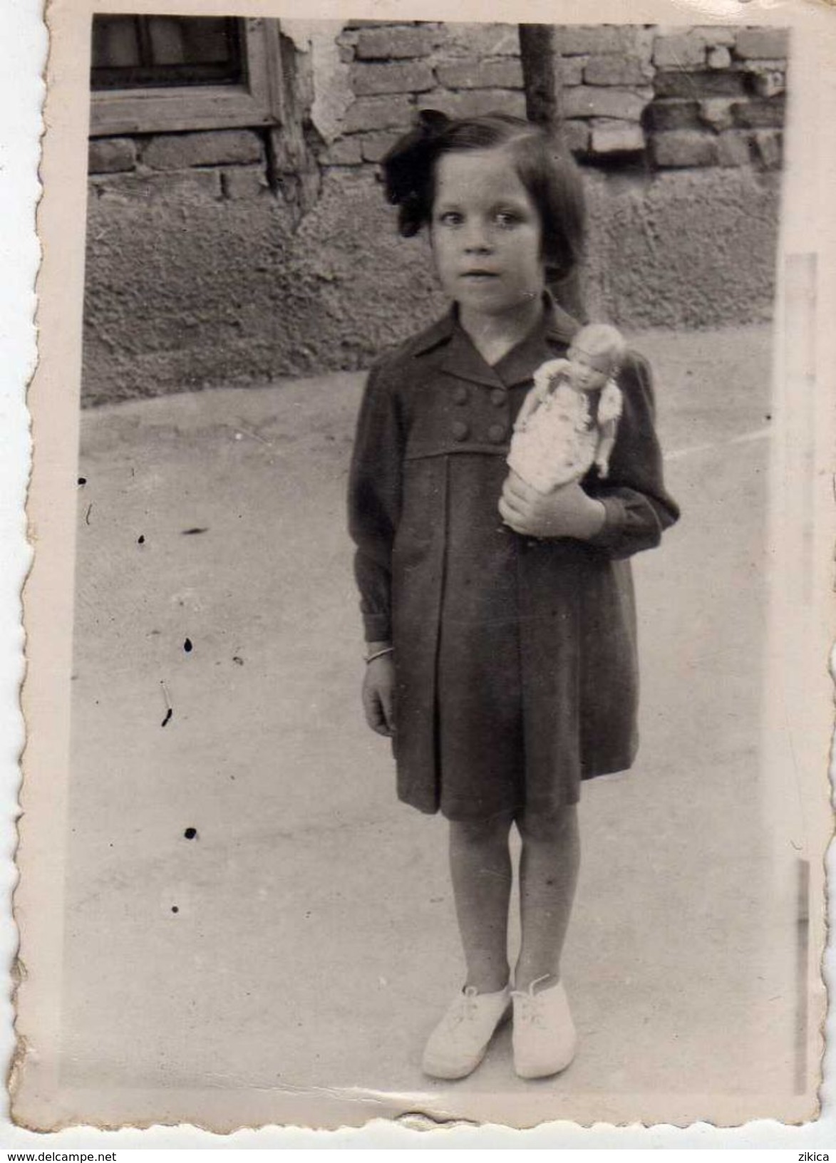 A Girl With A Doll.Macedonia.small Photo - Anonyme Personen