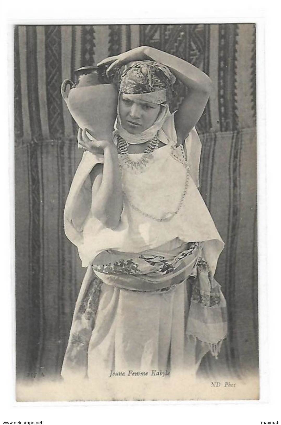 JEUNE FEMME KABYLE - Femmes