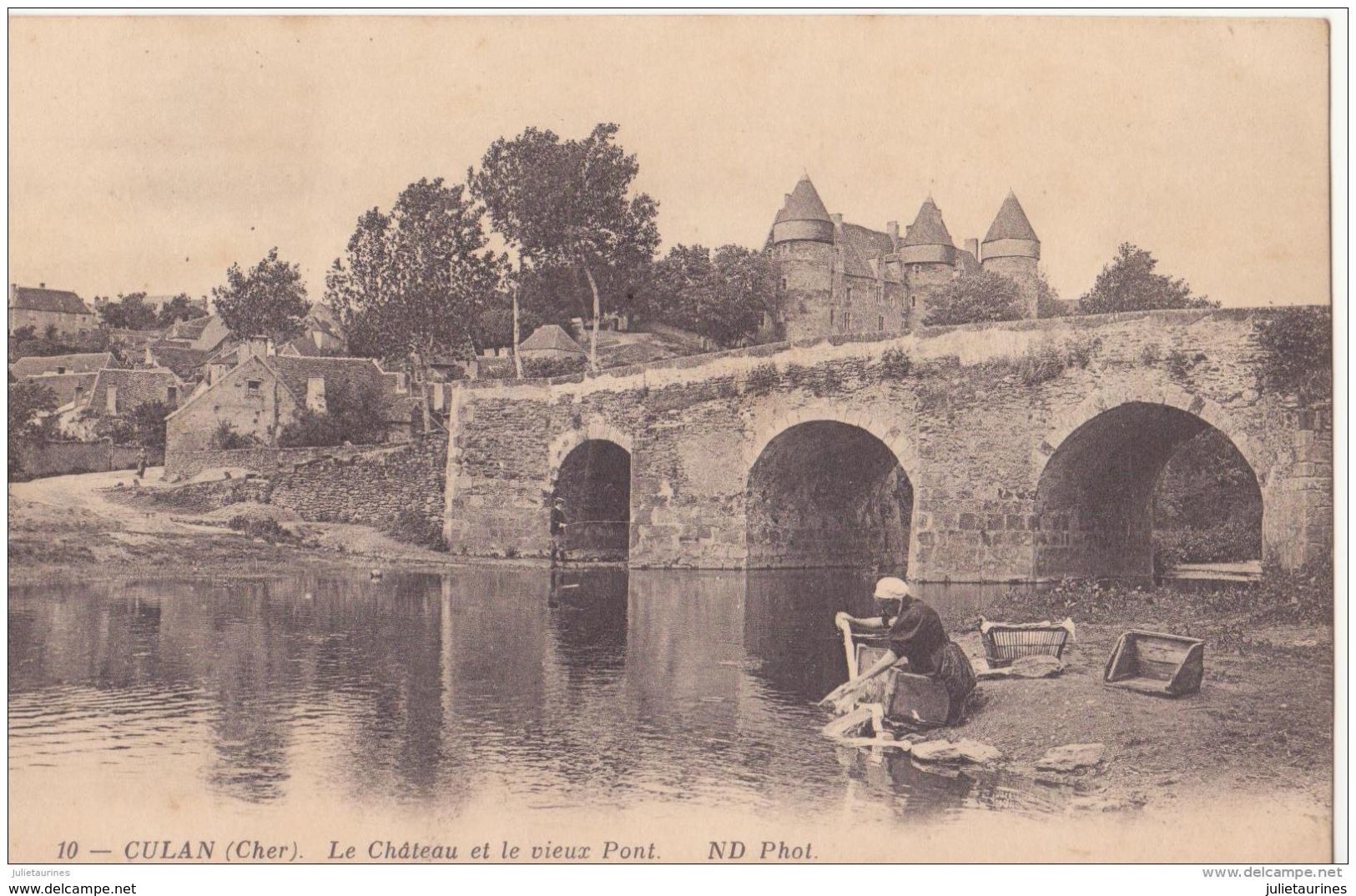 18  CULAN LAVANDIERE LE CHATEAU PONT  CPA BON ÉTAT - Culan