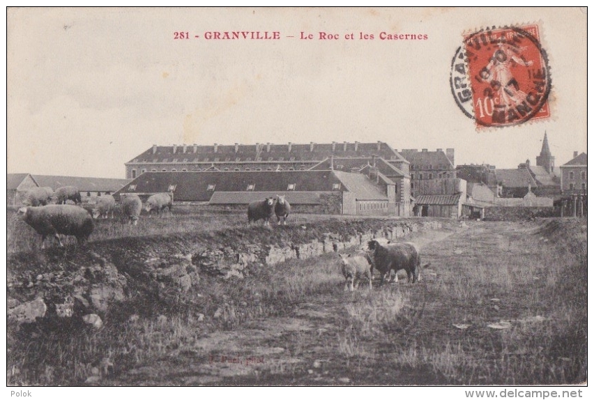 Cpa GRANVILLE - Le Roc Et Les Casernes - Granville