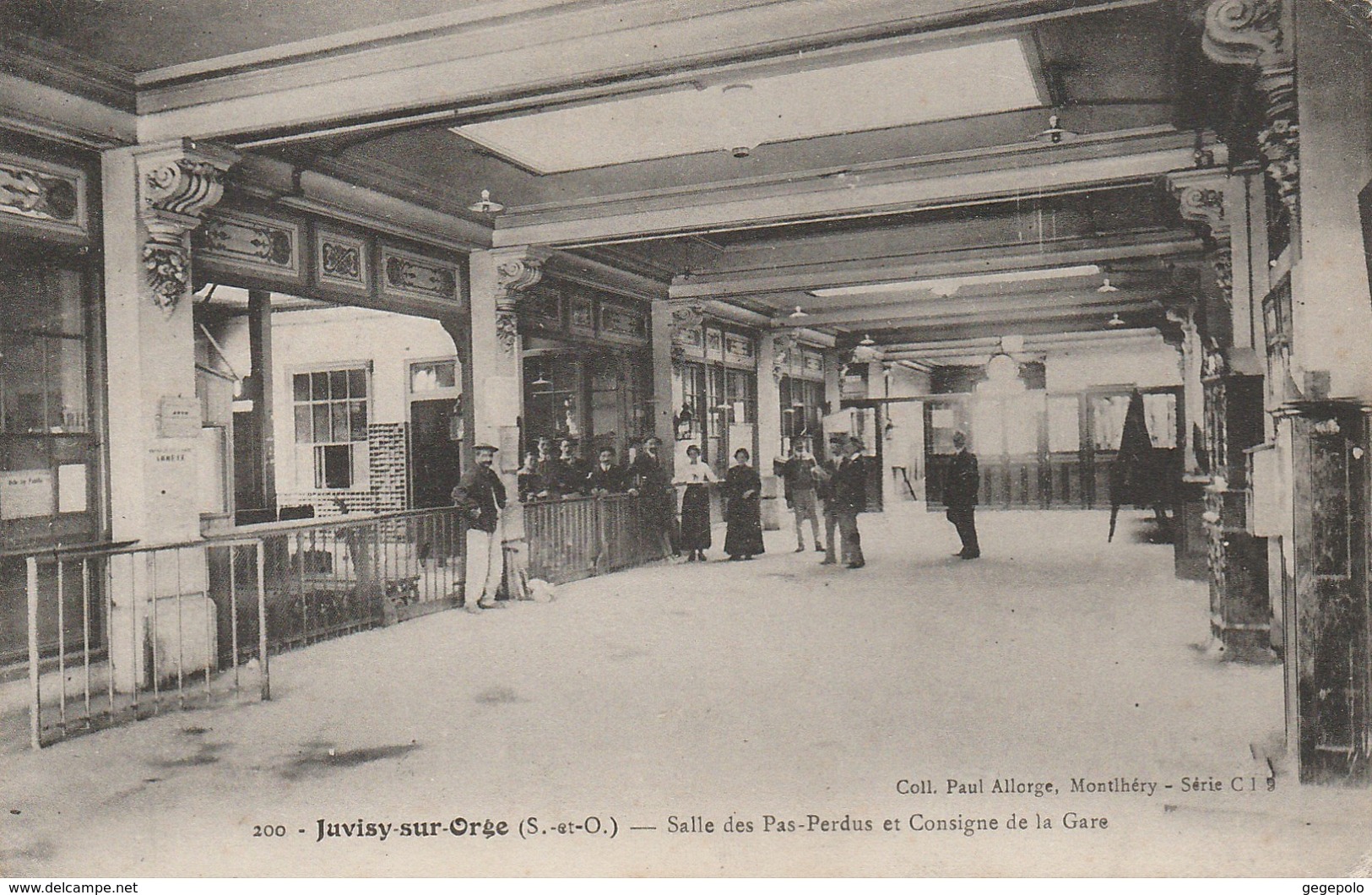 JUVISY - Salle Des Pas-Perdus Et Consigne De La Gare - Juvisy-sur-Orge