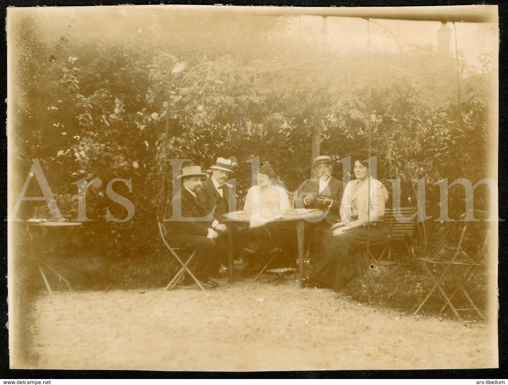 Photo Ancien / Foto / Men / Hommes / Femmes / Women / Dans Le Jardin / In The Garden / Size: 11.50 X 8.50 Cm. - Ancianas (antes De 1900)