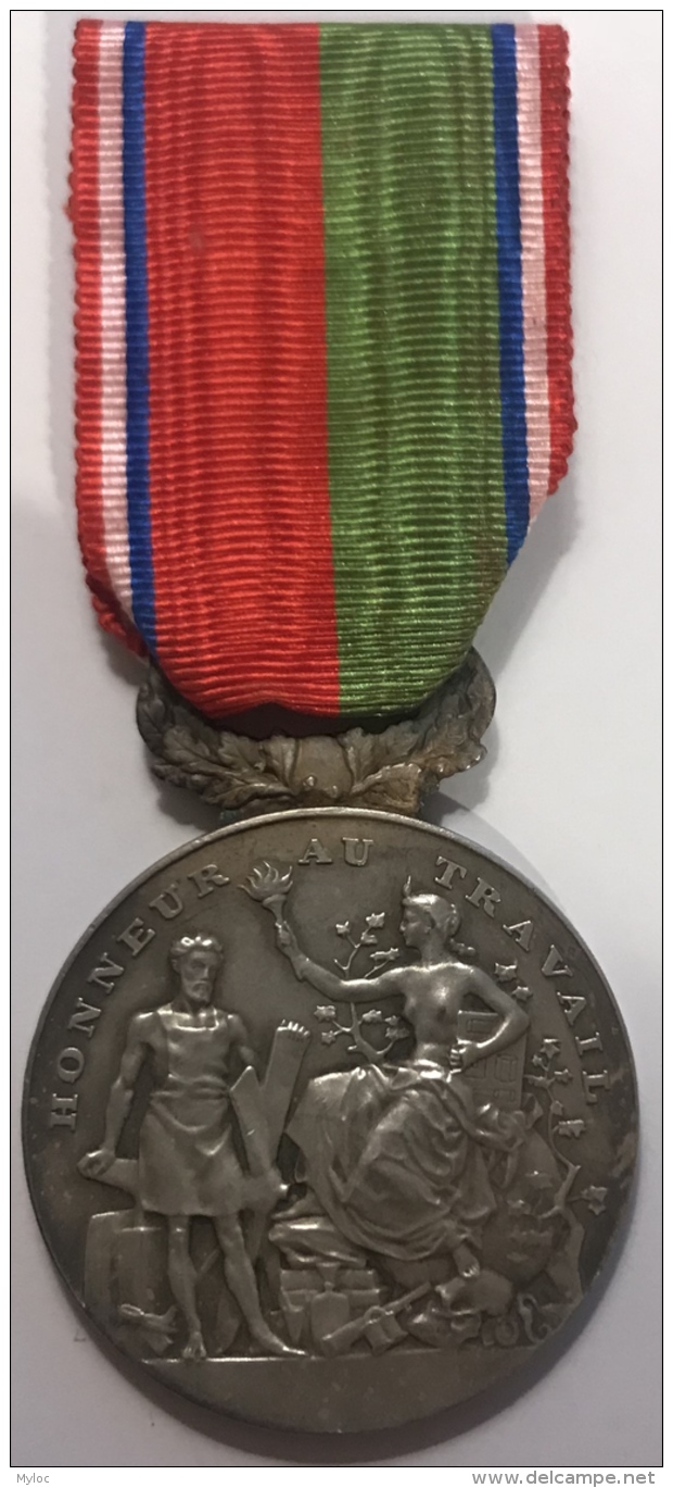 Medaille Civique. Honneur Au Travail. Syndicat Général Du Commerce Et De L'Industrie. 1898-1924 - Professionnels / De Société