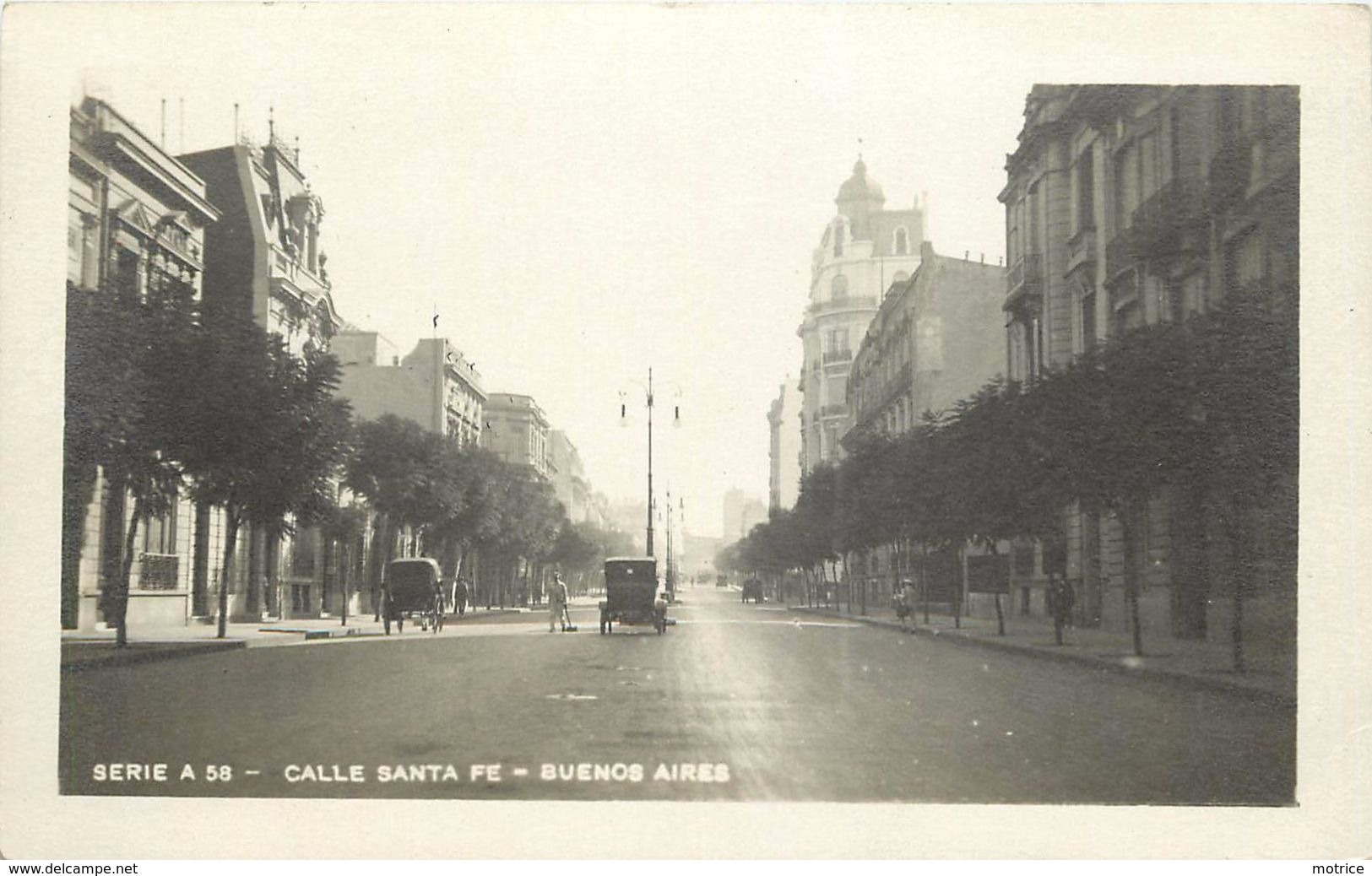 BUENOS AIRES - Calle Santa Fé. - Argentine