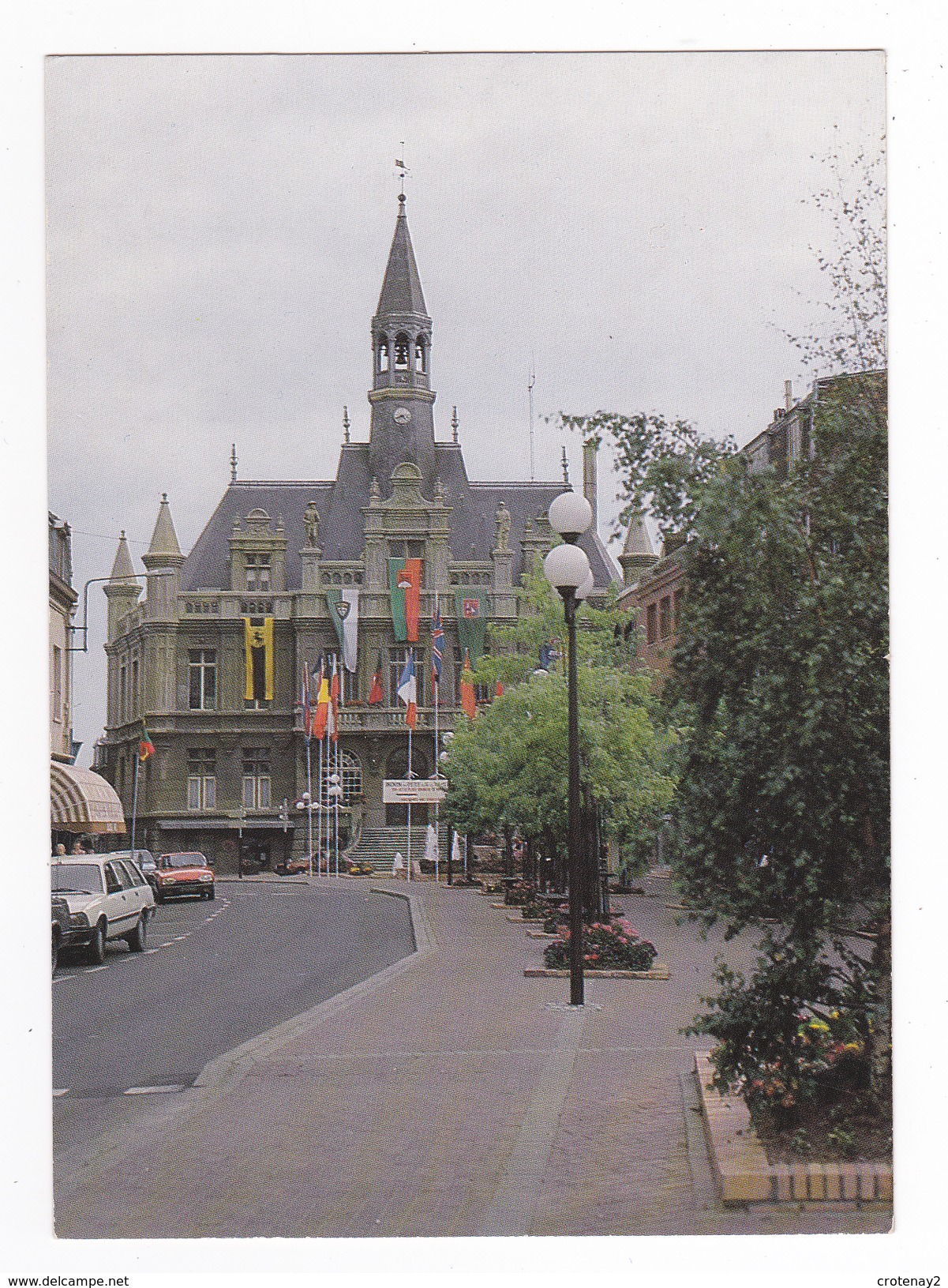 62 Hénin Beaumont L'Hôtel De Ville Citroën GS Peugeot 504 Break - Henin-Beaumont