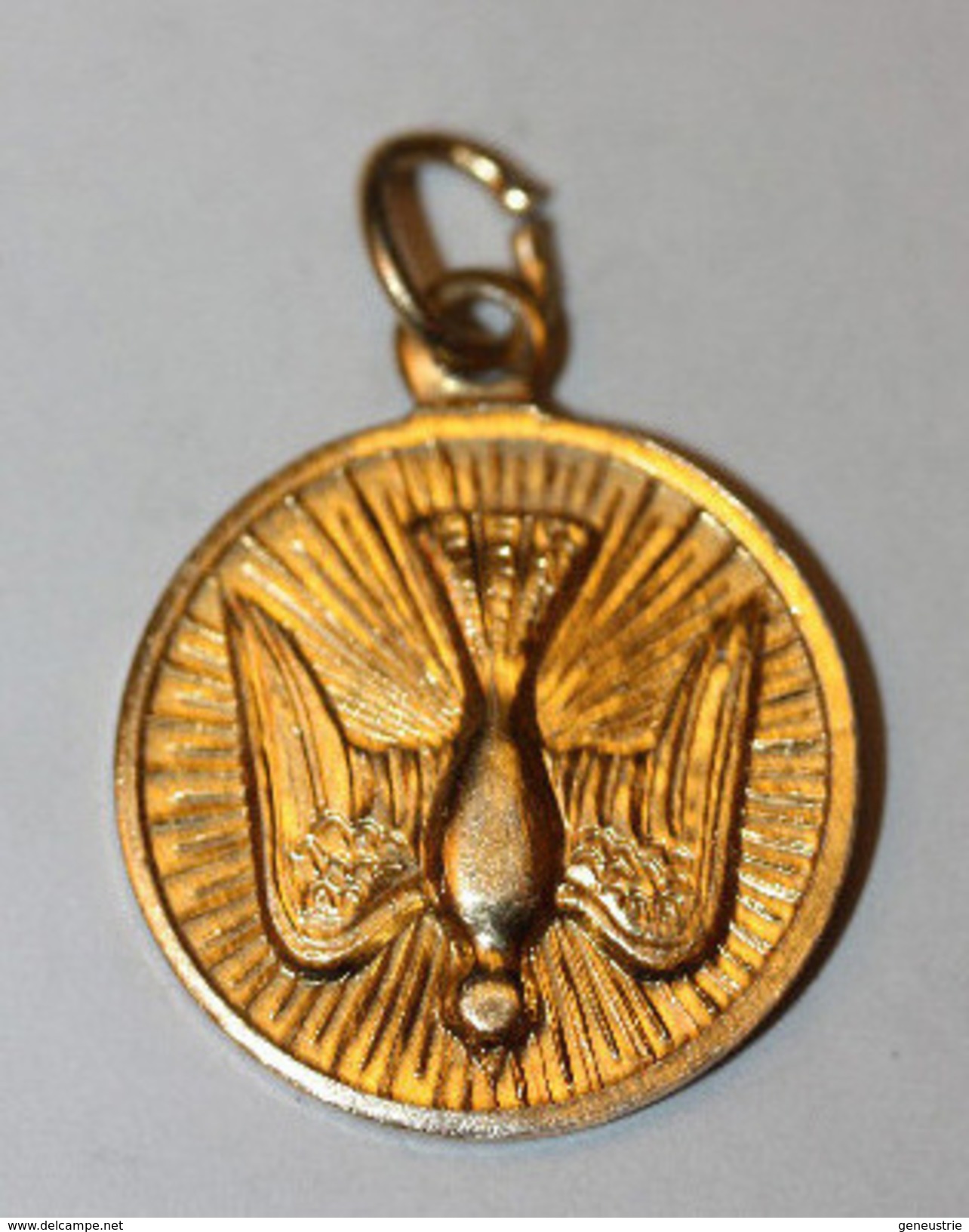 Pendentif Médaille Religieuse "Sainte Famille / Saint Esprit" Religious Medal - Religion & Esotérisme