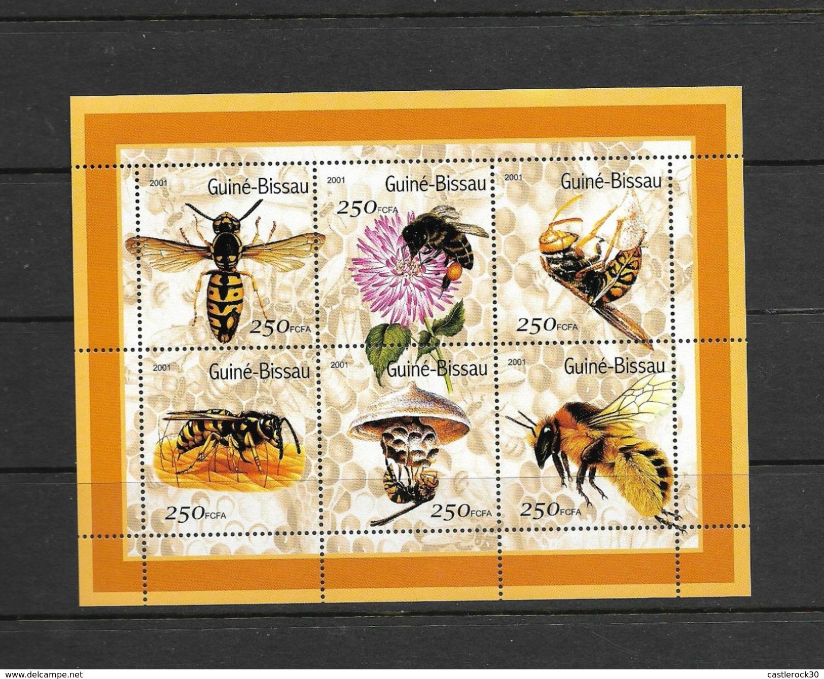 O) 2001 GUINEA BISSAU, INSECTS - BEES, POLLINATION, HONEY PANEL, FLOWER, MINI SHEET MNH - Guinea-Bissau