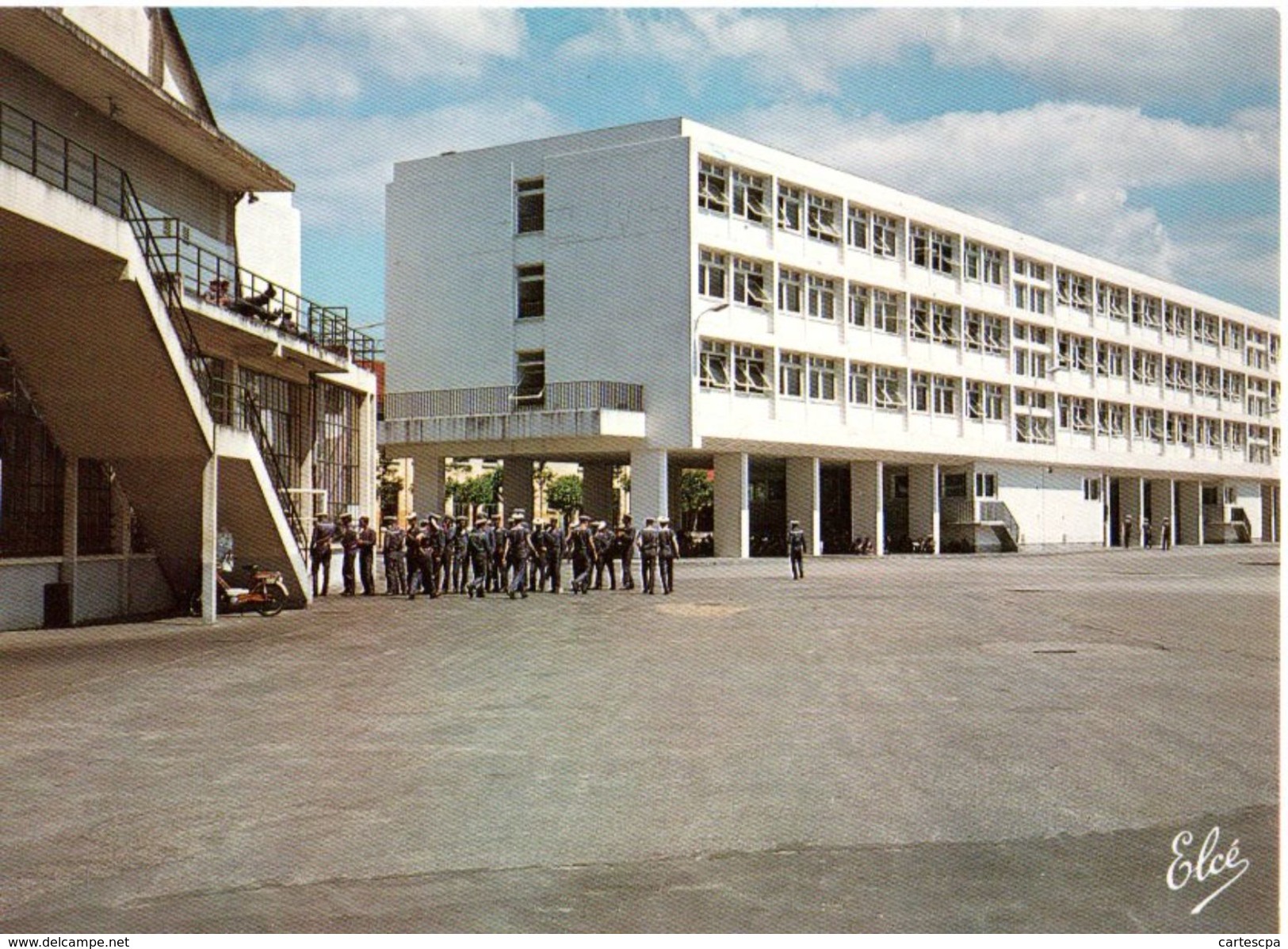 Hourtin Centre De Formation Le Foyer Et Le Refectoire Et Le Pavillon Jean Bart CPM Ou CPSM - Autres & Non Classés