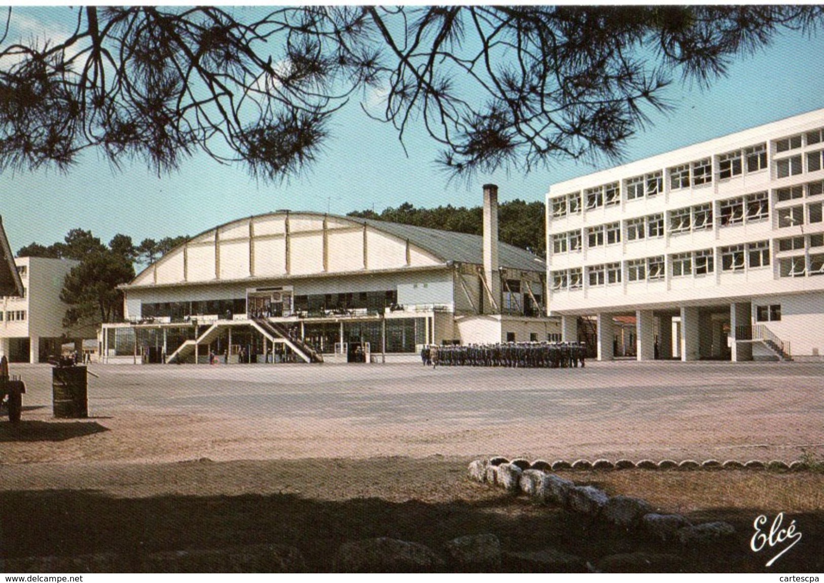 Hourtin Centre De Formation Le Foyer Et Le Refectoire Et Le Pavillon Jean Bart CPM Ou CPSM - Other & Unclassified