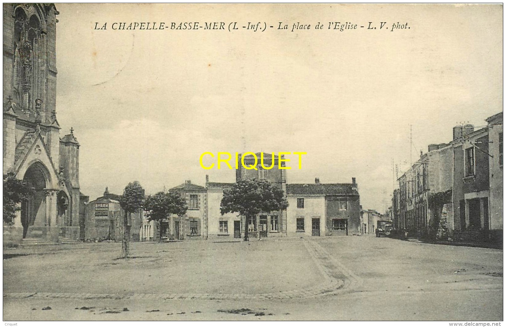 44 La Chapelle Basse Mer, Place De L'Eglise - La Chapelle Basse-Mer