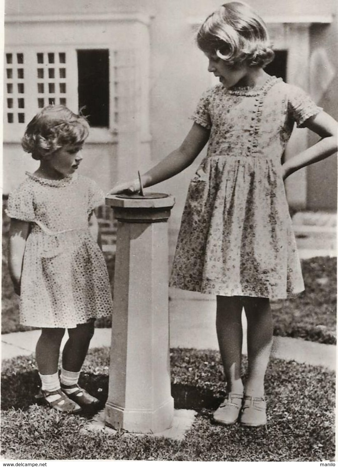 Royaume Uni - TRH.THE PRINCESSES ELIZABETH And MARGARET ROSE -in The Garden At WINDSOR  1926 - J.BEAGLES Printers - Windsor Castle