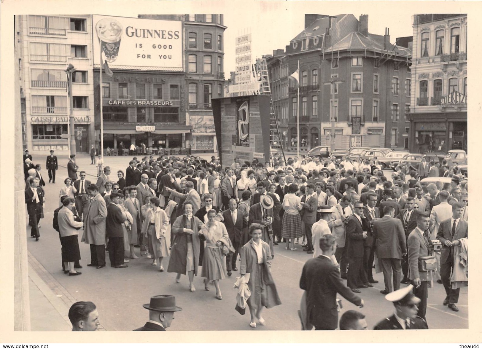 CHARLEROI - Clichés Du Festival International De Jeunes Chorales En 1958 - Place De La Ville-Basse  - Voir Description - Charleroi