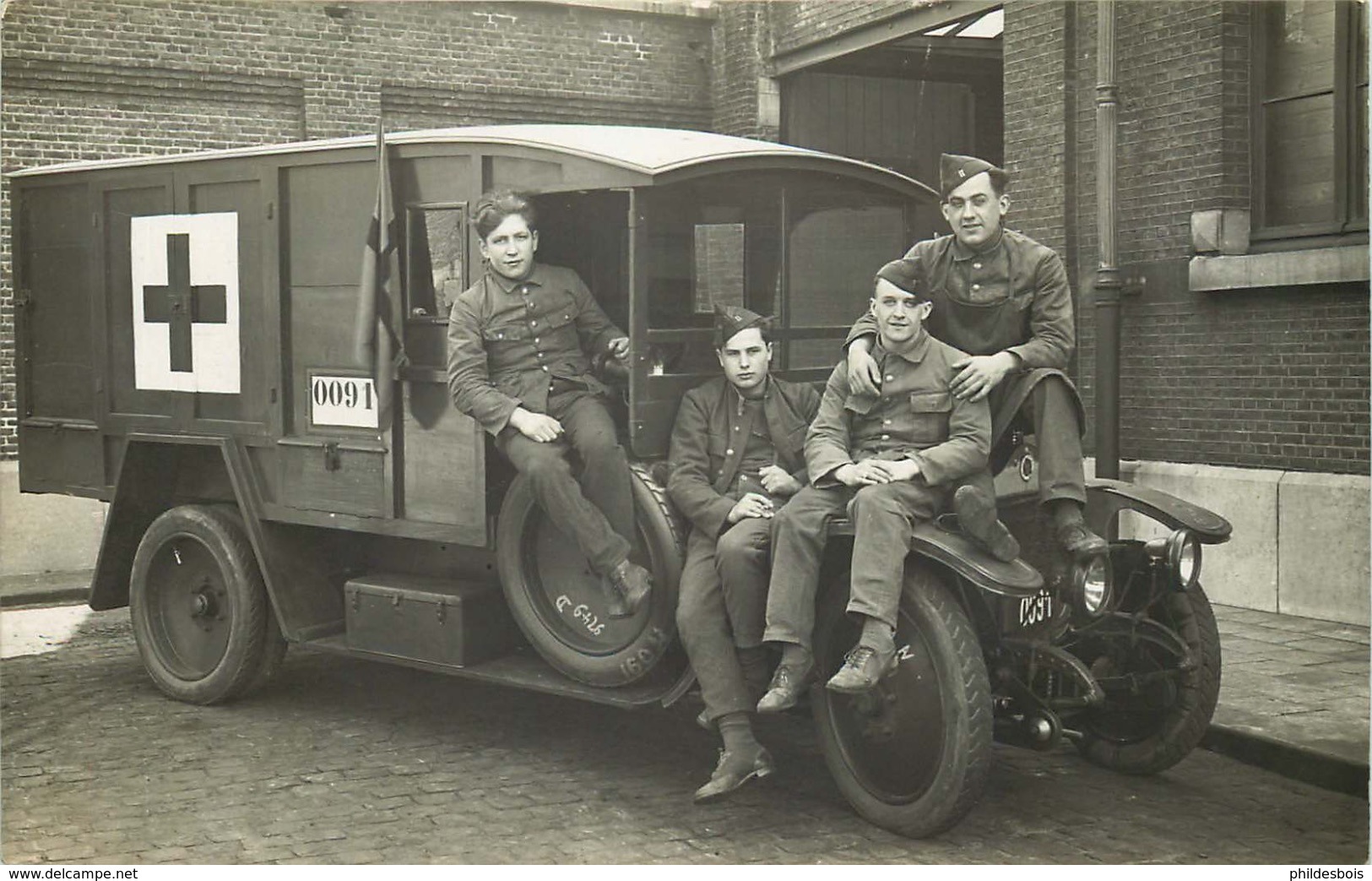 AUTOMOBILE ( Carte Photo)  CAMION MILITAIRE CROIX ROUGE - Camions & Poids Lourds