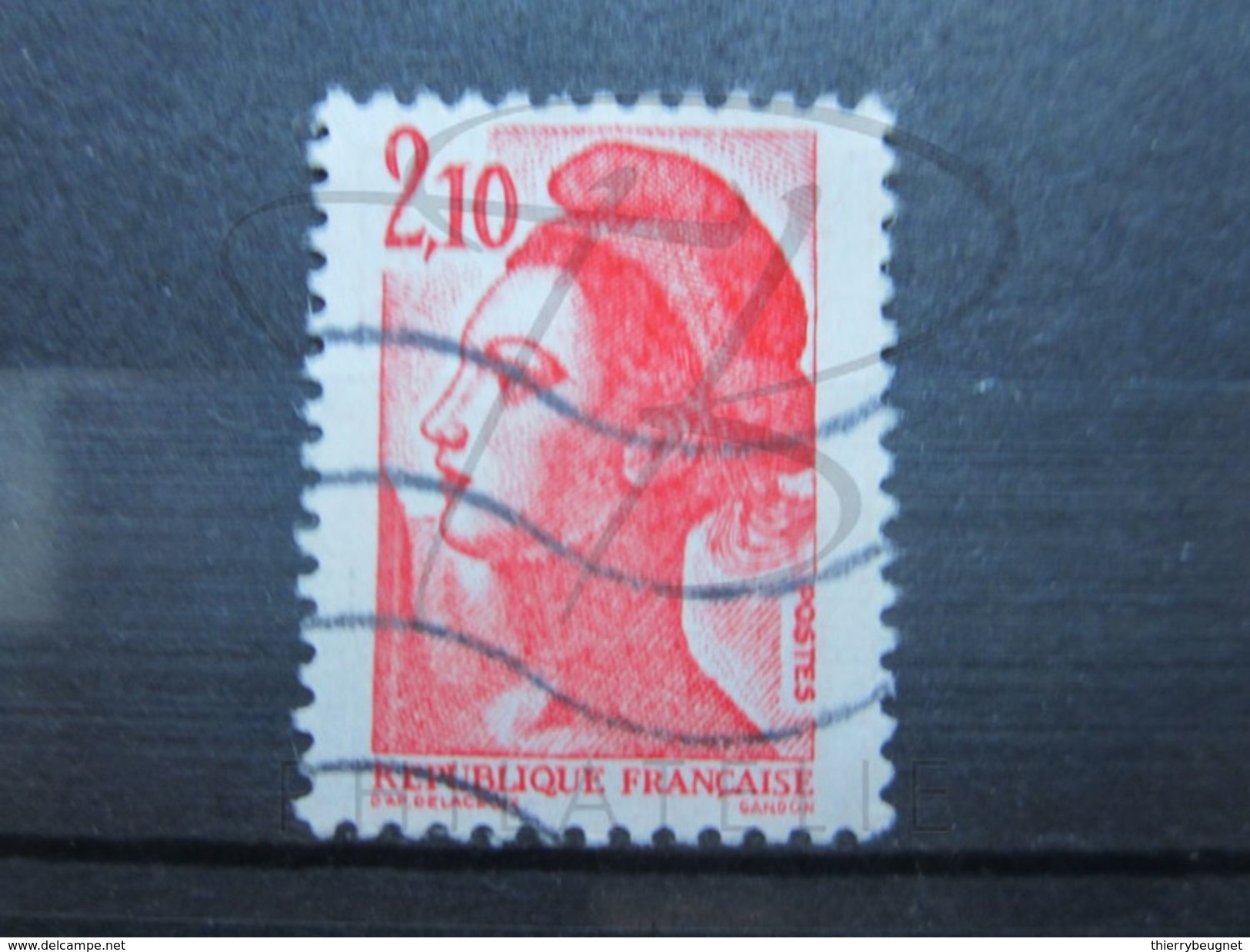 VEND BEAU TIMBRE DE FRANCE N° 2319 , TACHE ROUGE DANS LE BONNET !!! - Used Stamps
