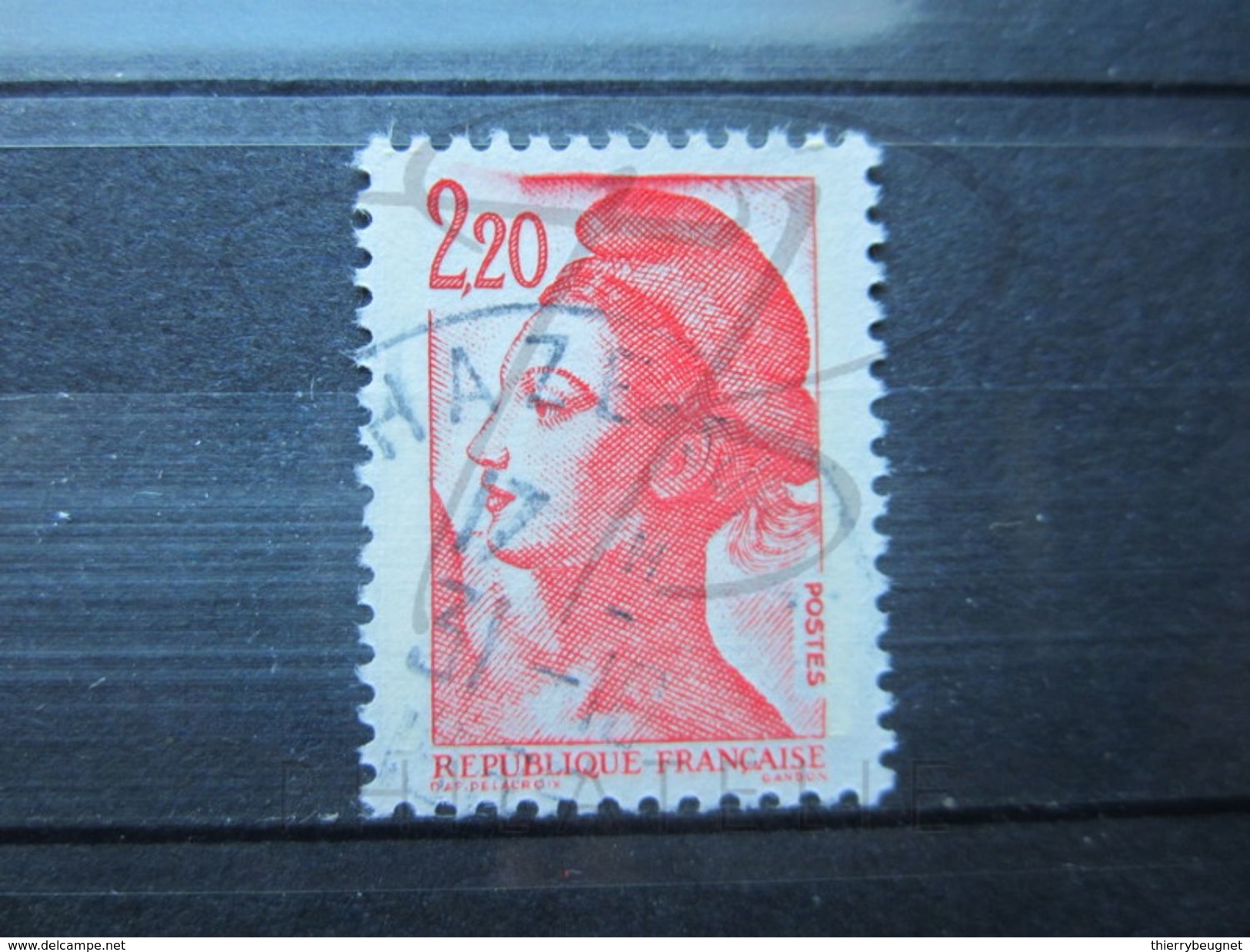 VEND BEAU TIMBRE DE FRANCE N° 2376 , AVEC MACULAGE !!! (b) - Used Stamps