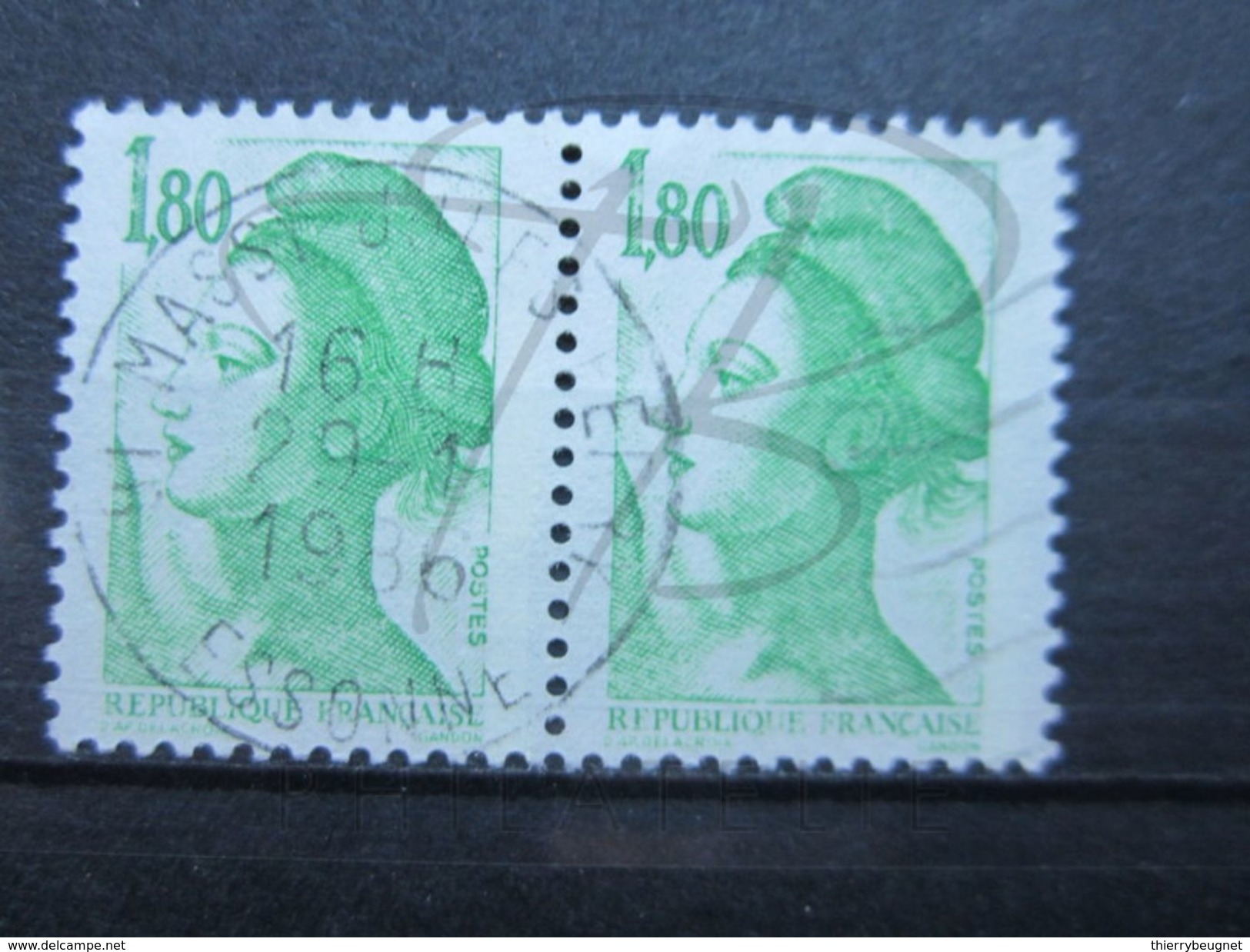 VEND BEAU TIMBRE DE FRANCE N° 2375 EN PAIRE , BANDE PHOSPHORE A CHEVAL VERTICALEMENT !!! - Used Stamps