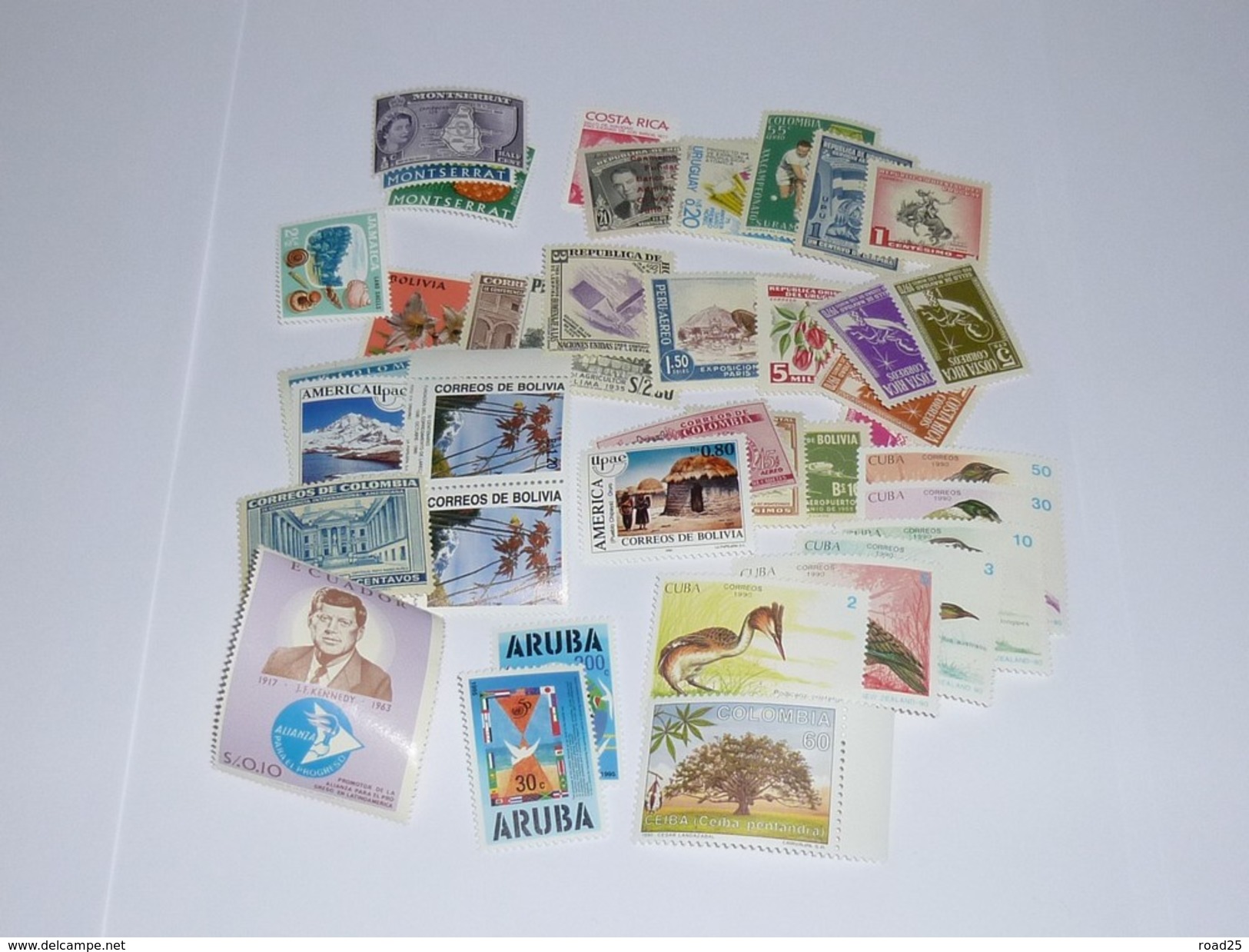 Amérique : stock de timbres neufs sans charnière sous pochettes , tout pays dont Etats-Unis Mexique Brésil Falkland etc