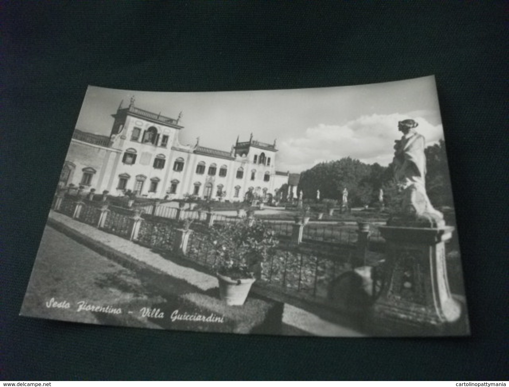 SESTO FIORENTINO VILLA GUICCIARDINI STATUA IN PRIMO PIANO - Firenze