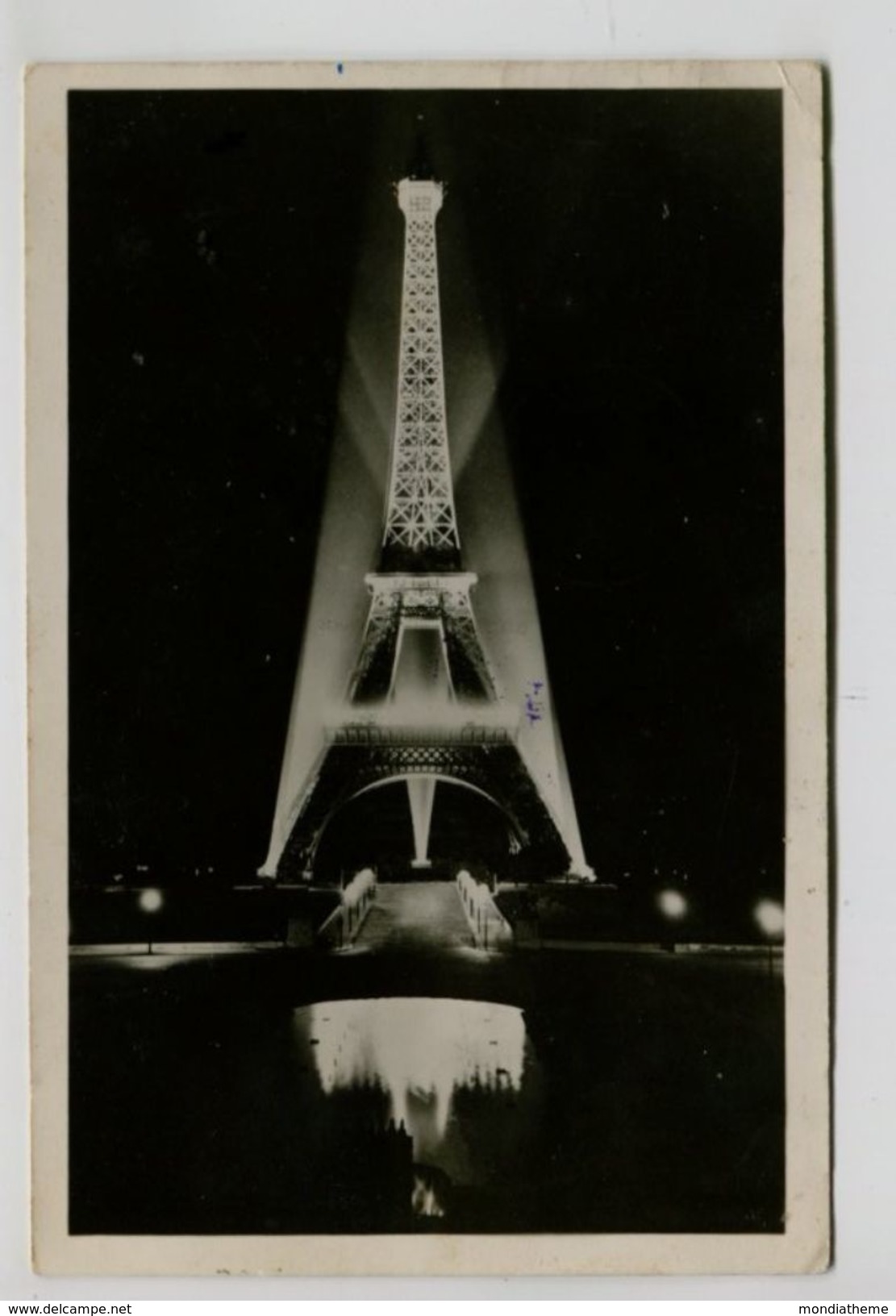 TOUR EIFFEL -  Carte Postale La Tour Eiffel Illuminée + Cachet Violet + 2 Vignettes - Monuments