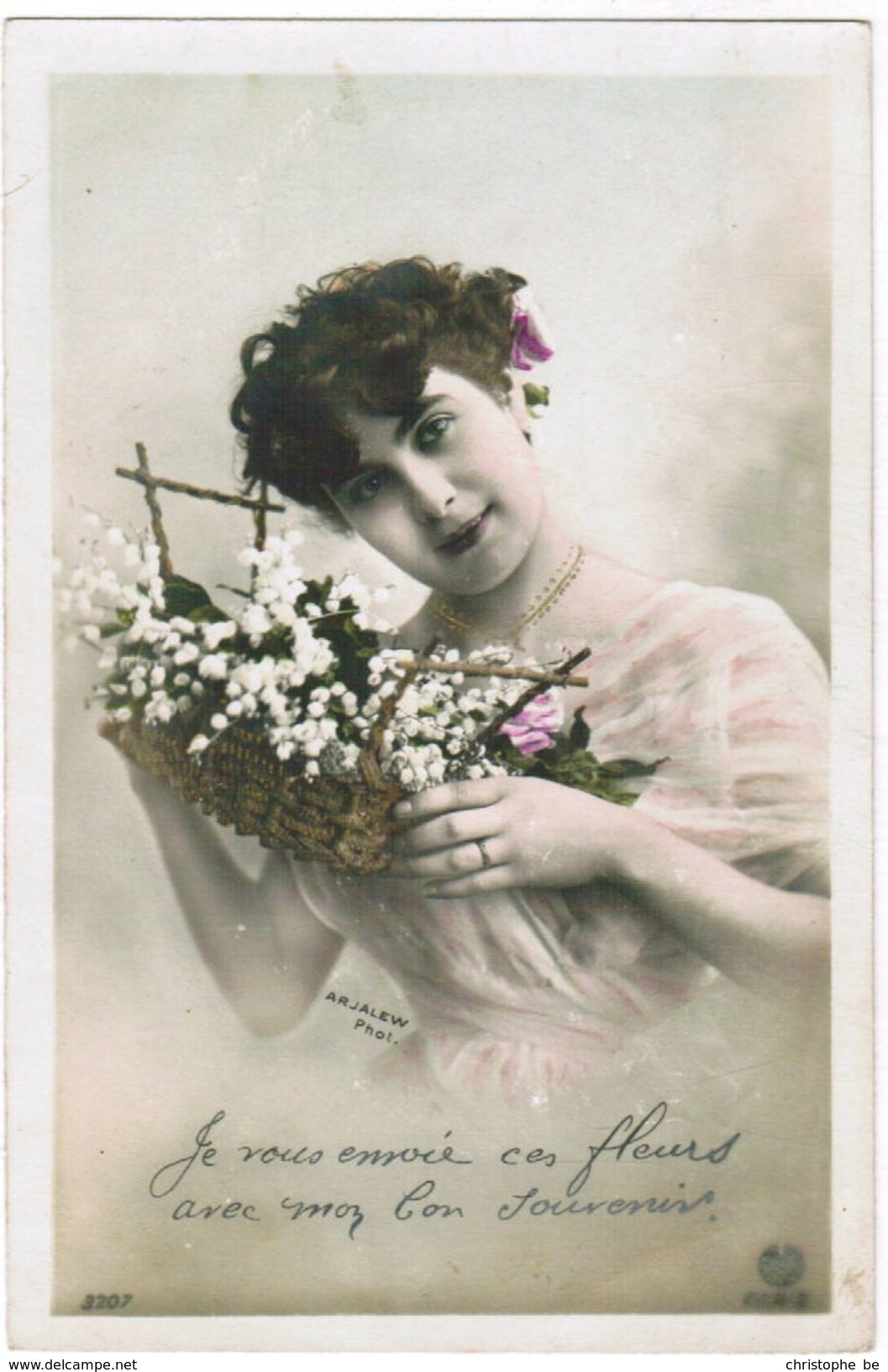 CPA Fille Avec Des Fleurs, Bloemen, Girl With Flowers, Arjalew Photo. (pk41241) - Autres & Non Classés