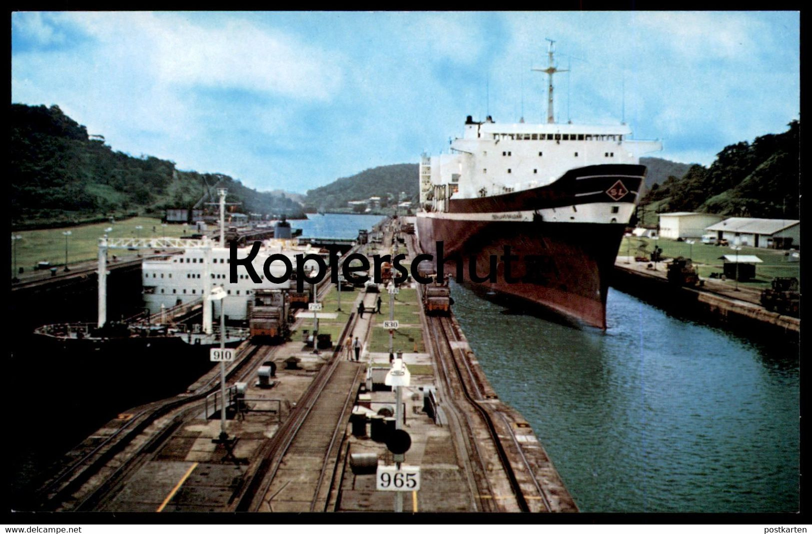 ÄLTERE POSTKARTE MODERN CARGO SHIP TROUGH MIRAFLORES LOCKS PANAMA CANAL Train Locomotive Lokomotive AK Postcard Cpa - Handel