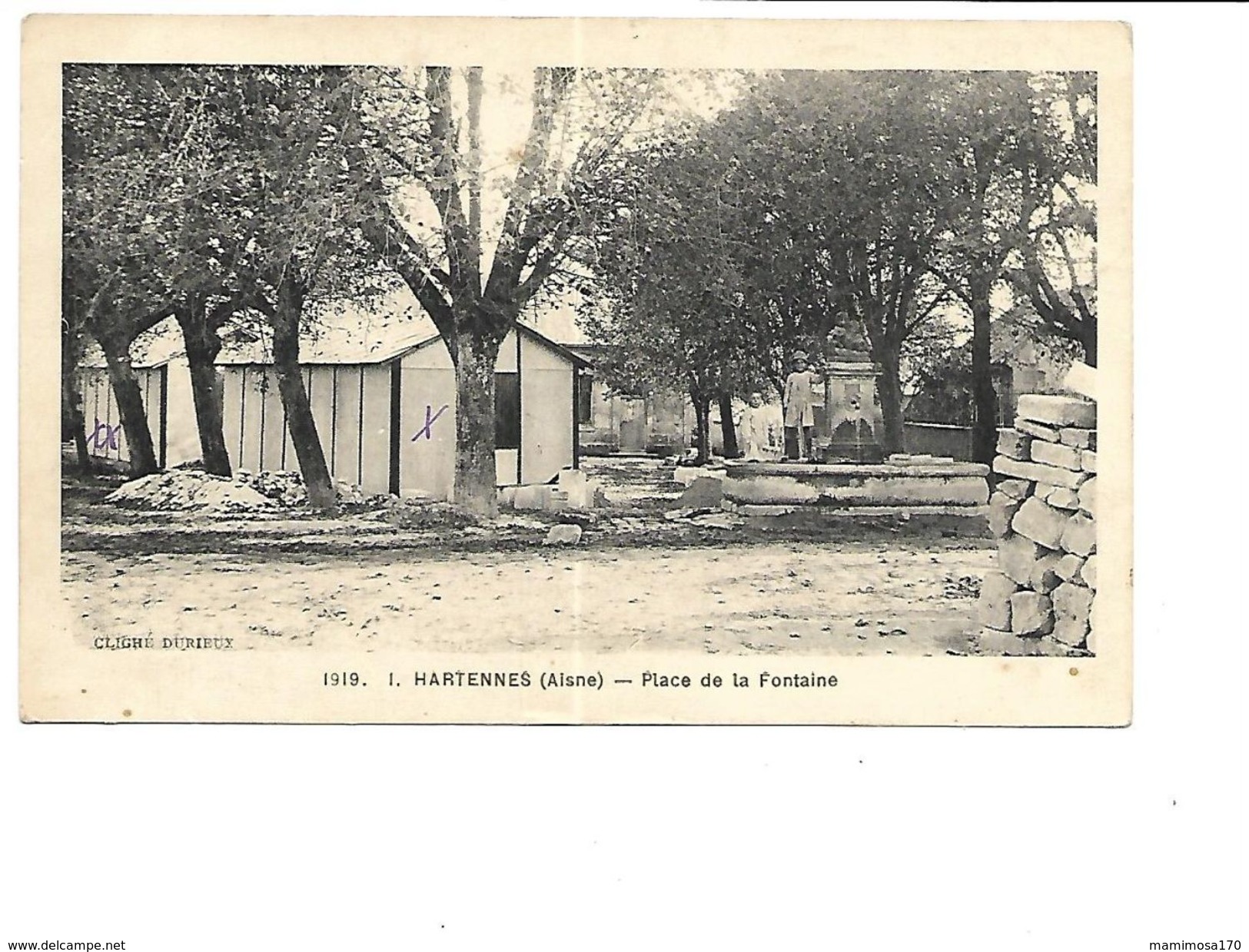 02-HARTENNES Et-TAUX -( Oulchy-le-Chateau)-Une Vue De La Plaçe De La Fontaine- - Autres & Non Classés