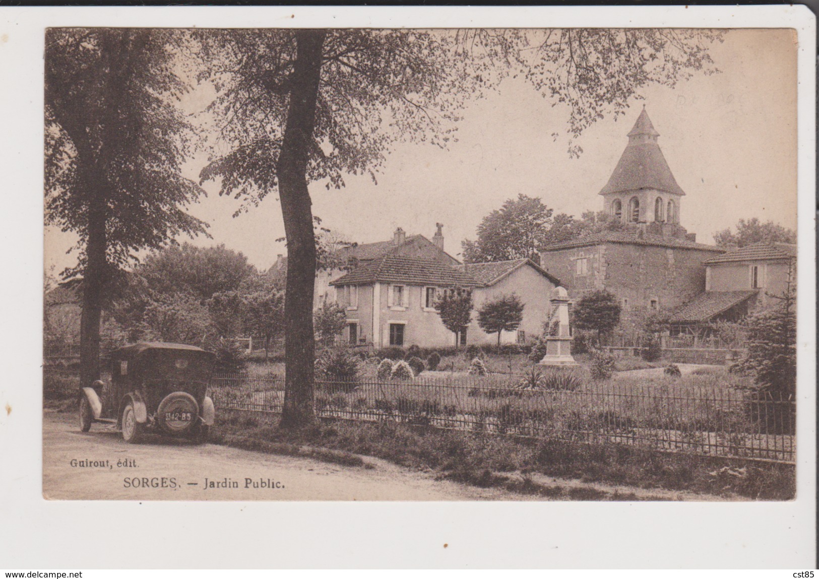 CPA - SORGES - Jardins Public - Voiture Ancienne - Autres & Non Classés