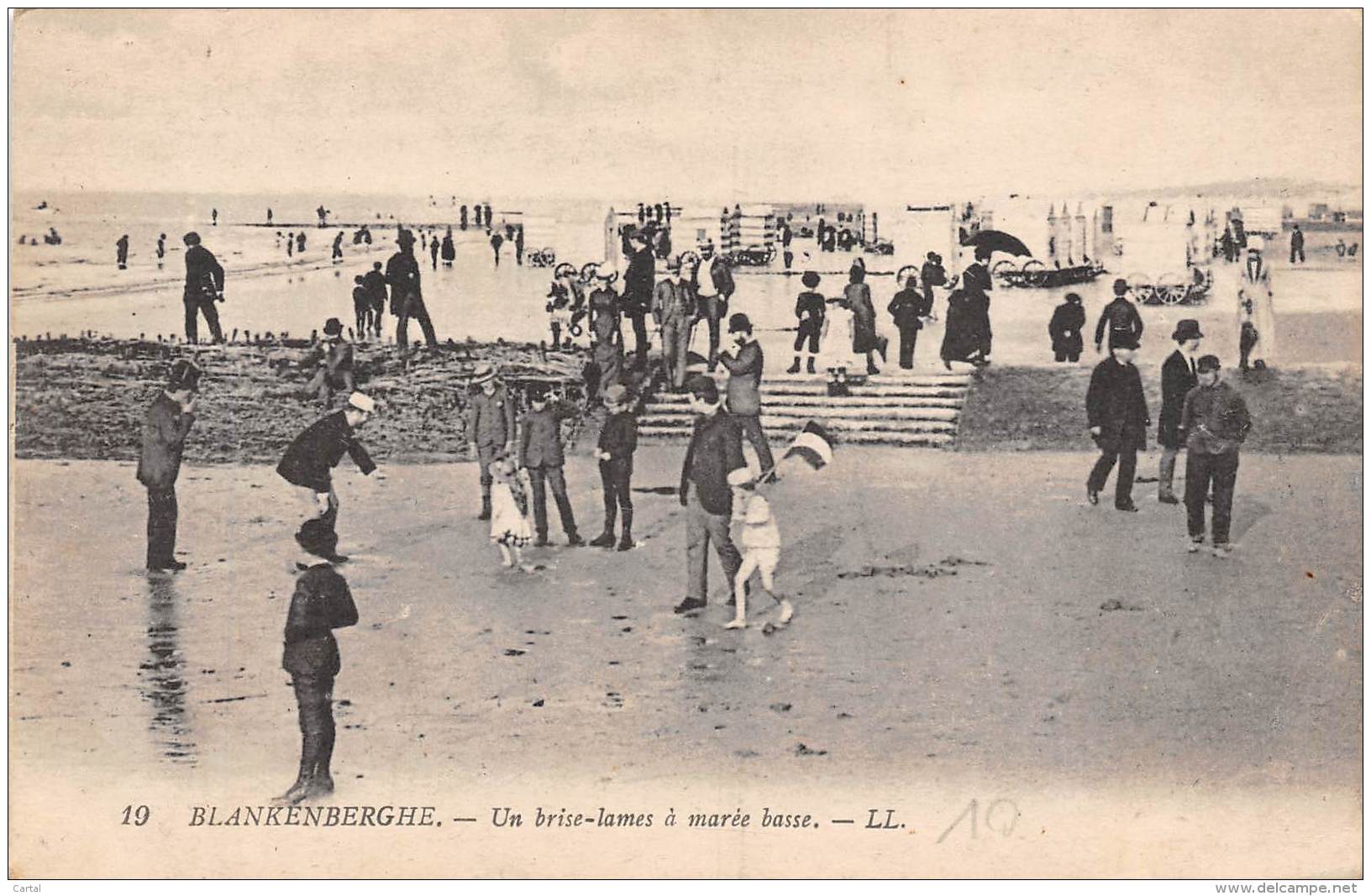 BLANKENBERGHE - Un Brise-lames à Marée Basse. - Blankenberge