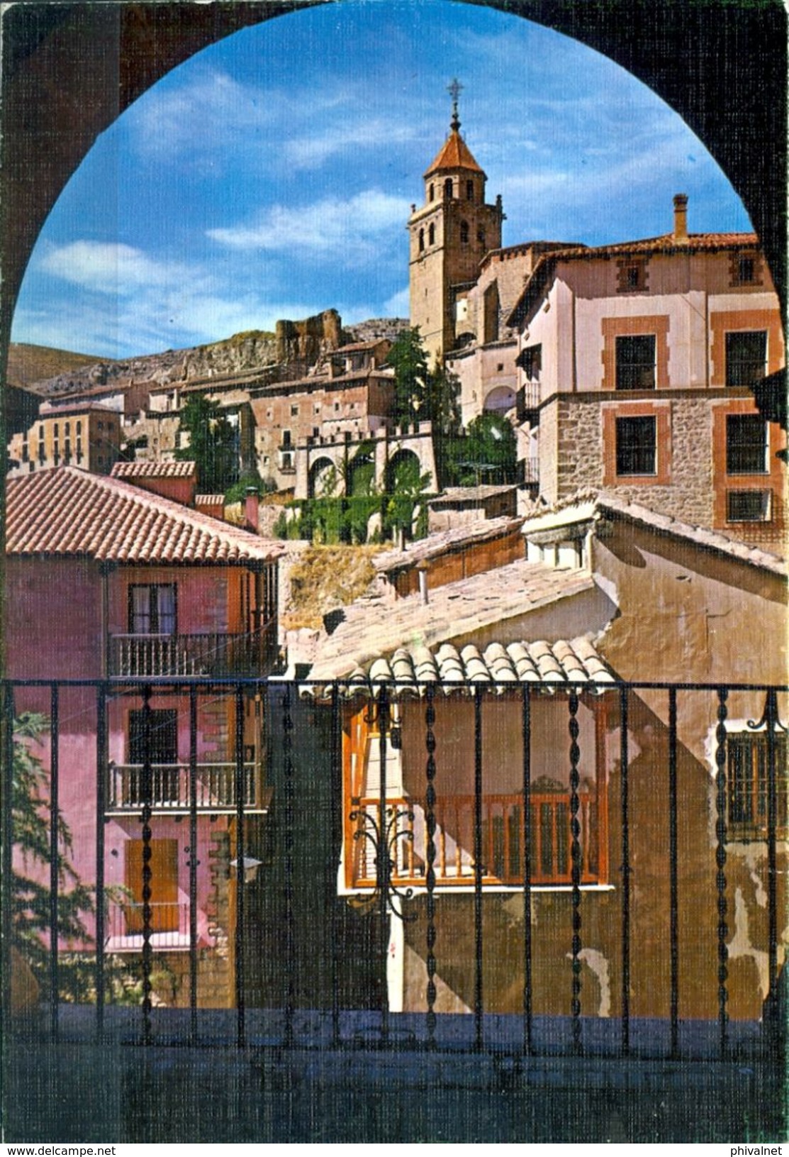 TARJETA POSTAL NO CIRCULADA ,  TERUEL - ALBARRACIN , VISTA PARCIAL Y TORRE CATEDRAL - Teruel