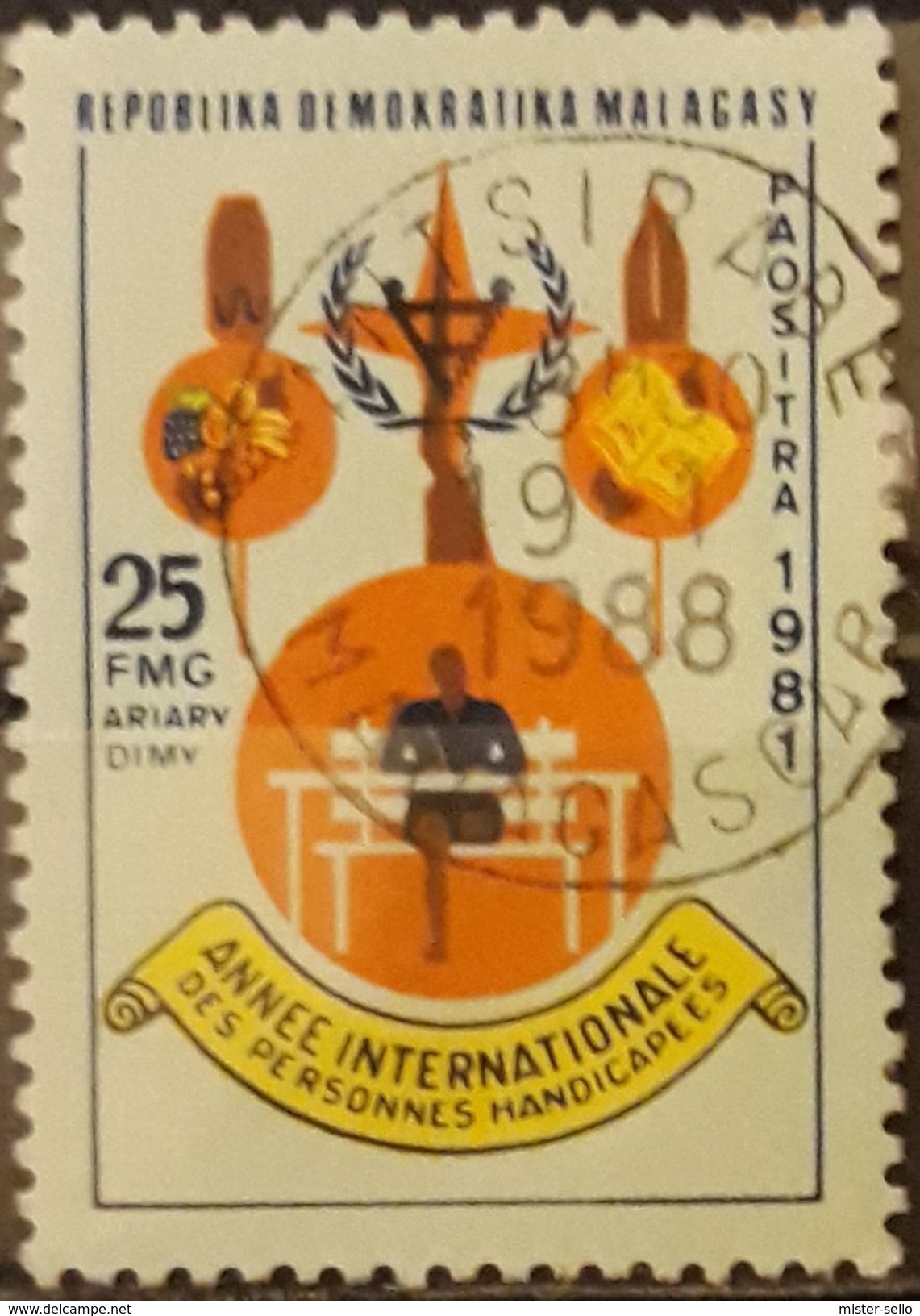 MADAGASCAR 1981 International Year Of The Disabled. LIGERO ADELGAZAMIENTO. USADO - USED. - Madagascar (1960-...)