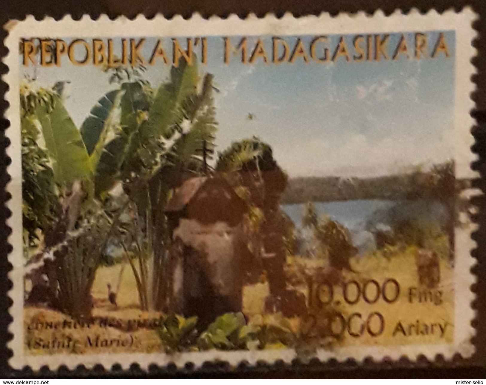 MADAGASCAR 2003 Tourism. DEFECTUOSO. USADO - USED. - Madagascar (1960-...)