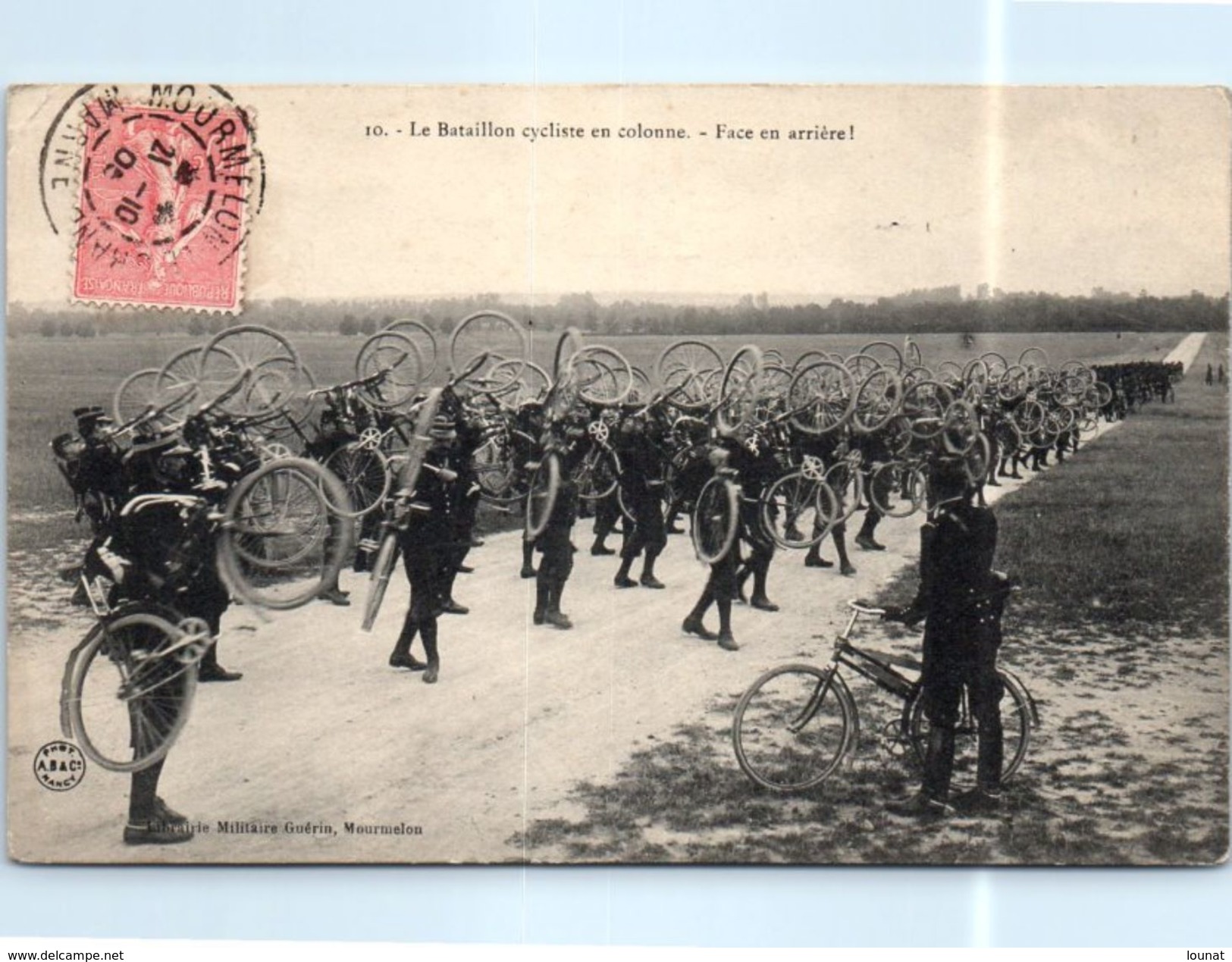 Militaire Le Bataillon Cycliste En Colonne - Face En Arrière - Andere & Zonder Classificatie